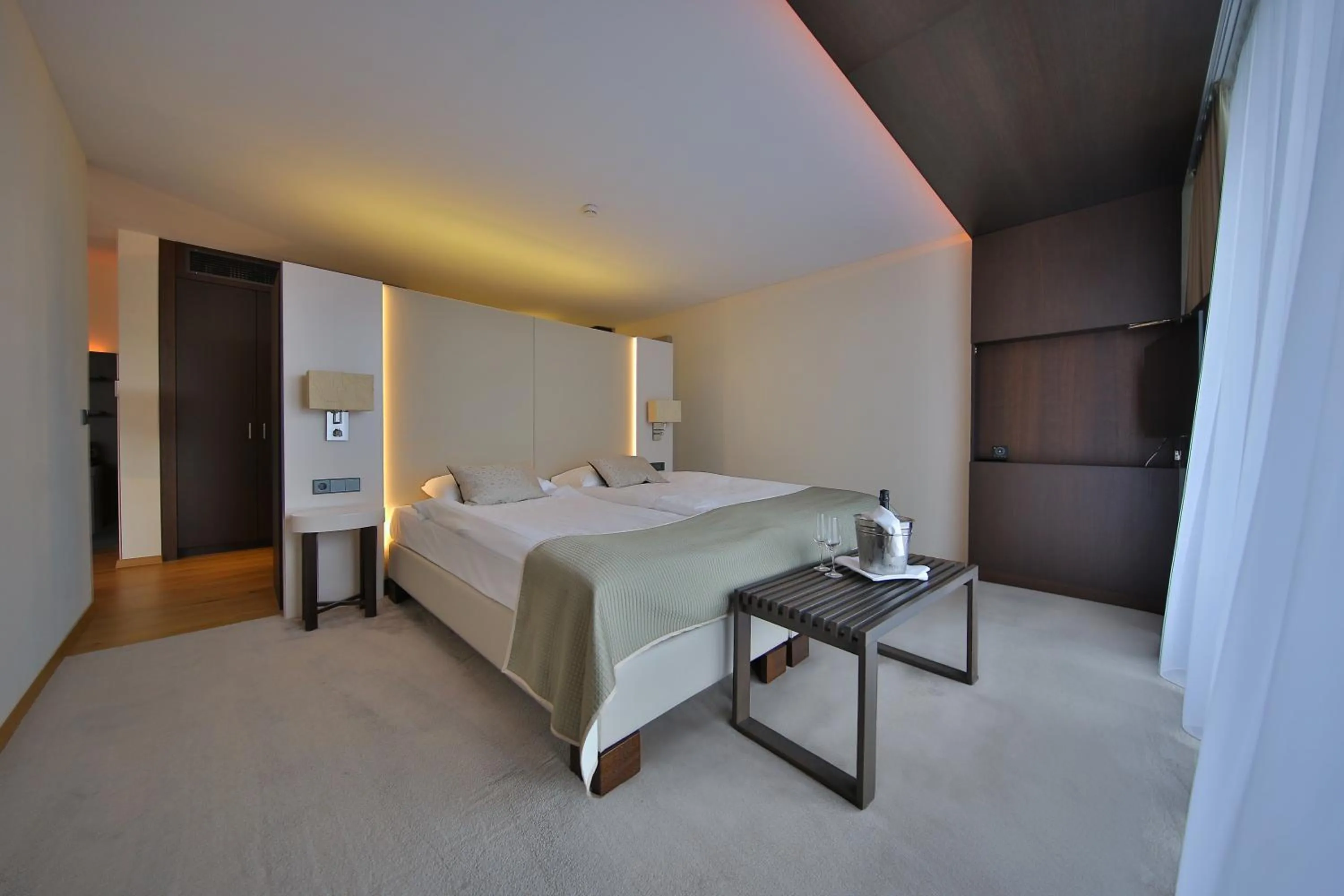 Bed in Mawell Resort