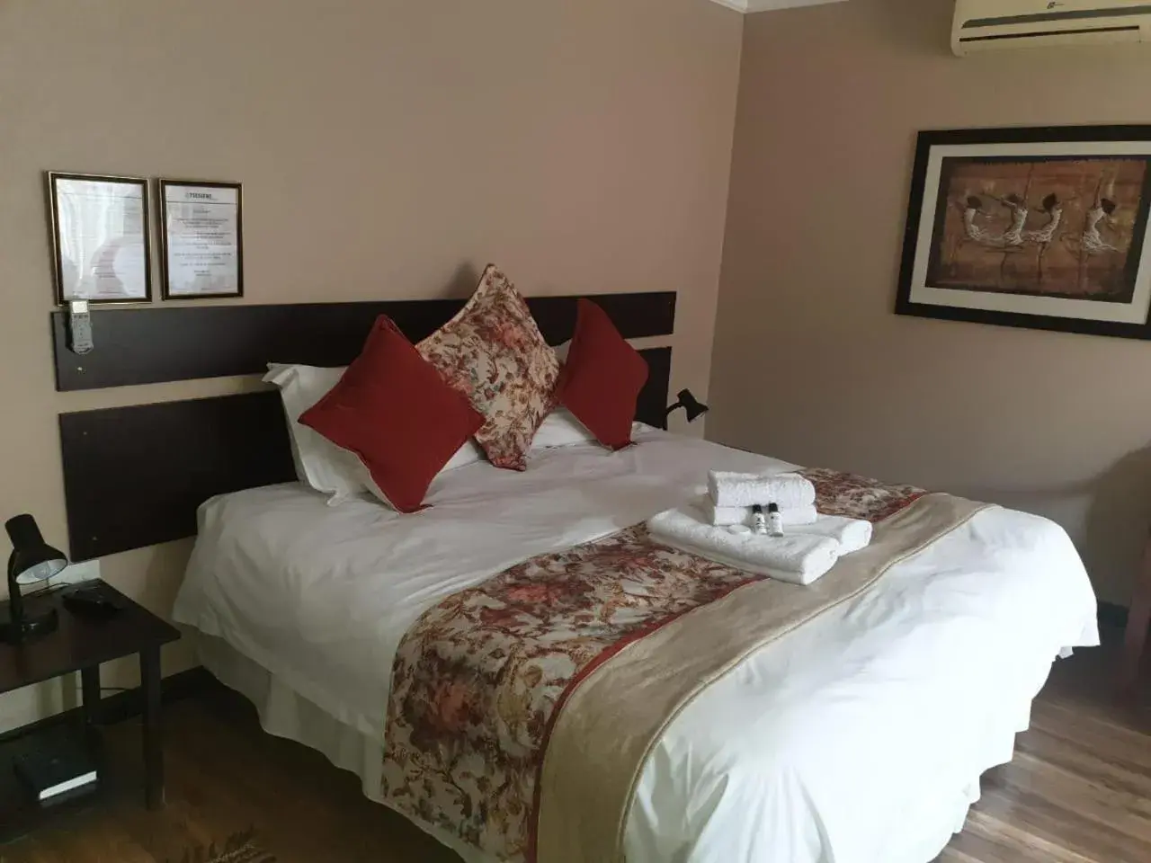 Luxury Triple Room - single occupancy in Tsessebe Guesthouse Luxury Triple Room - single occupancy in Tsessebe Guesthouse