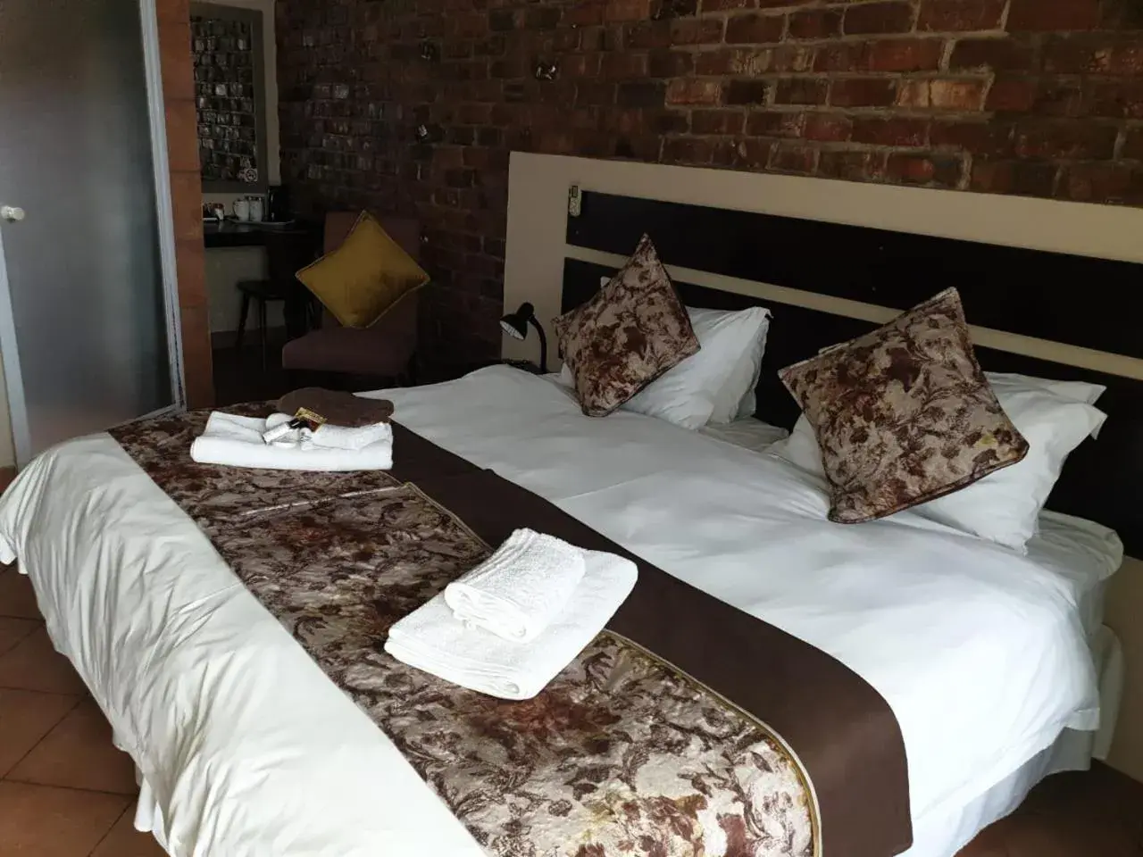 Luxury Twin Room - single occupancy in Tsessebe Guesthouse Luxury Twin Room - single occupancy in Tsessebe Guesthouse