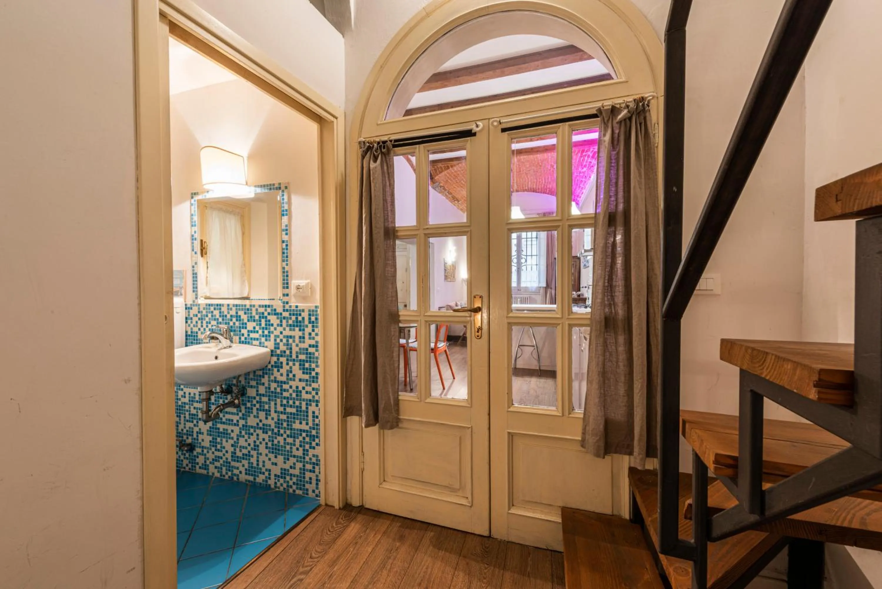 Facade/entrance in Florence Hideaway by Mmega