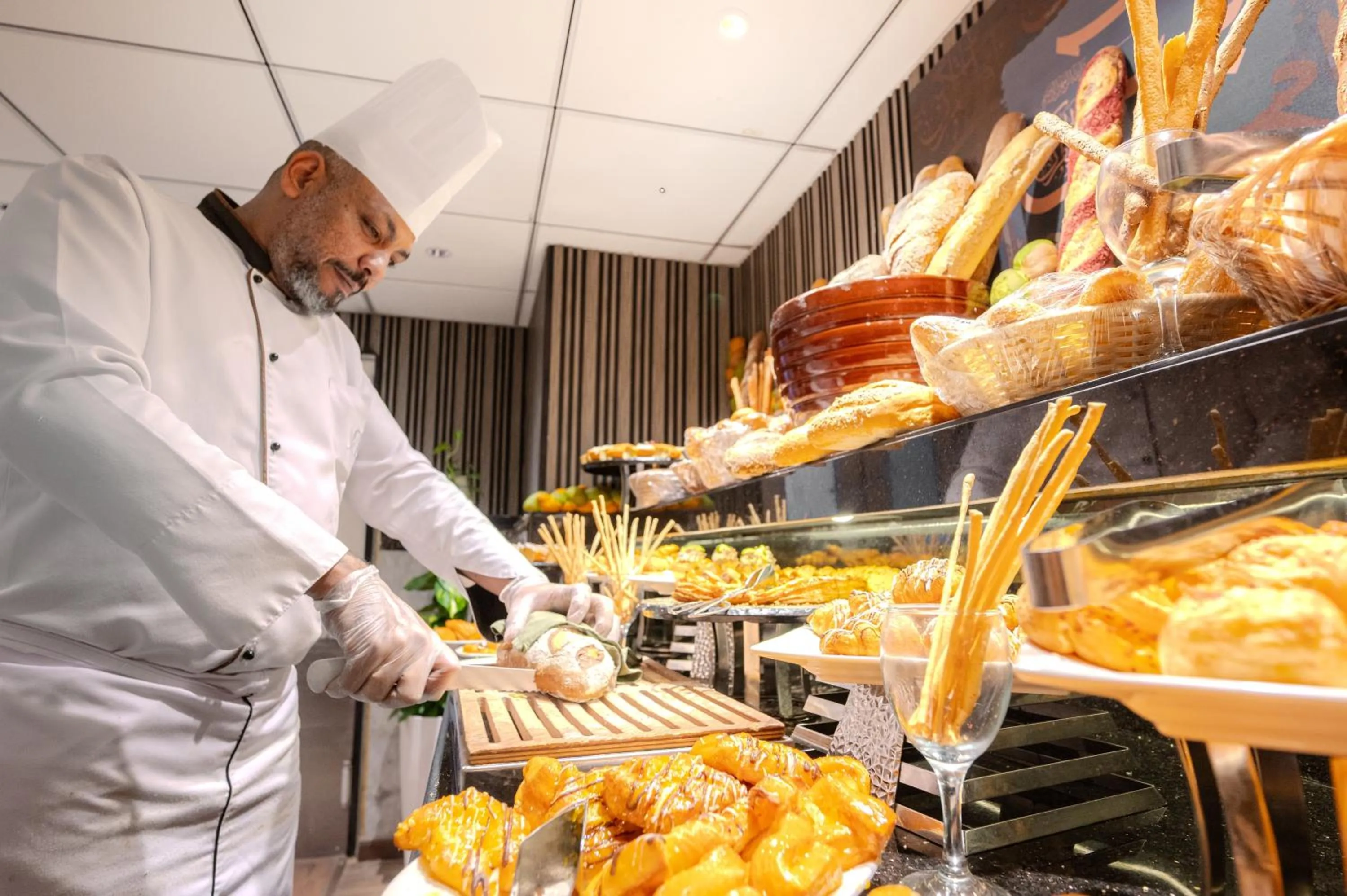 Restaurant/places to eat in Grand Plaza Badr Al Maqam Fully Renovated