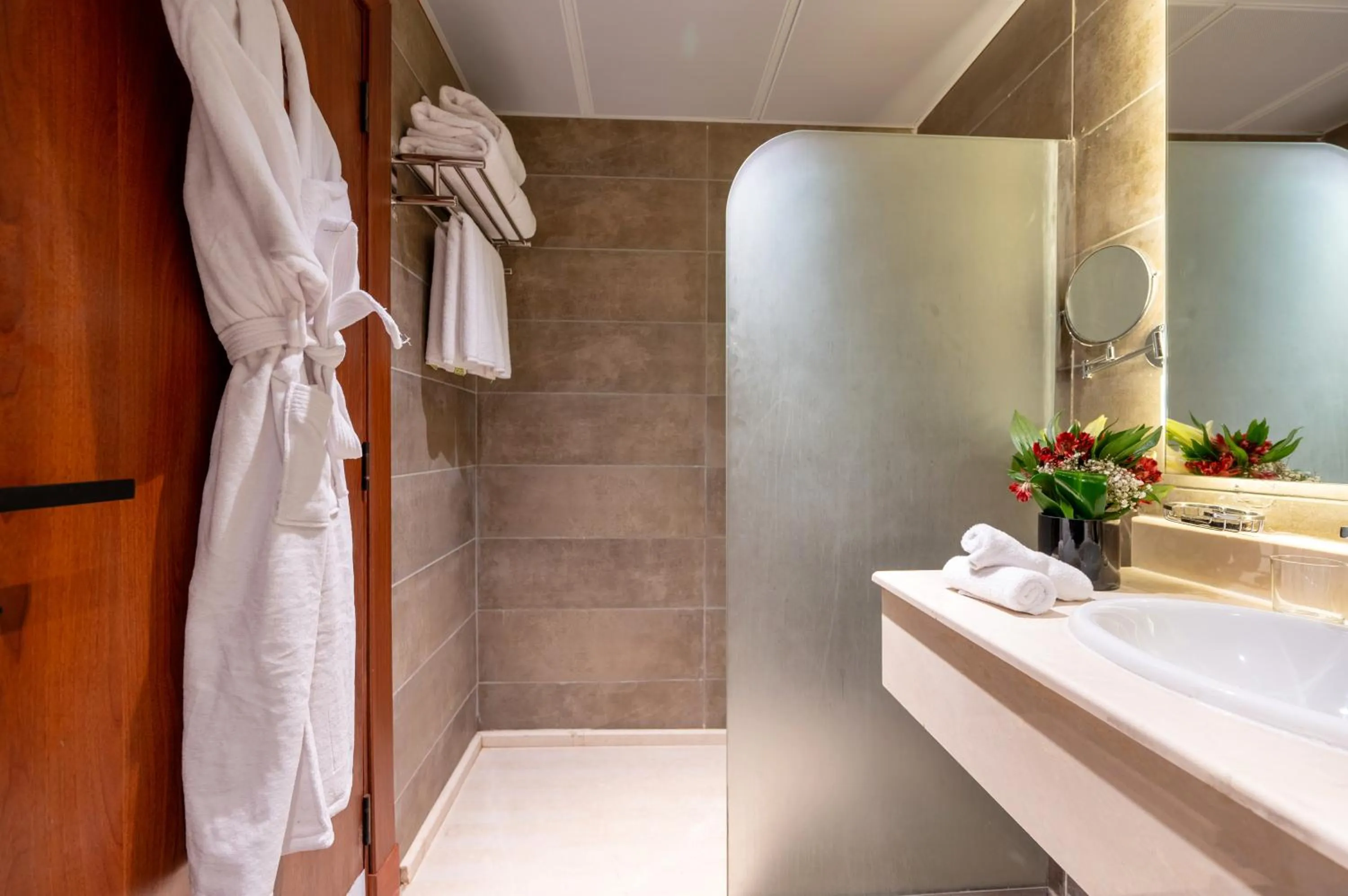 Shower in Grand Plaza Badr Al Maqam Fully Renovated