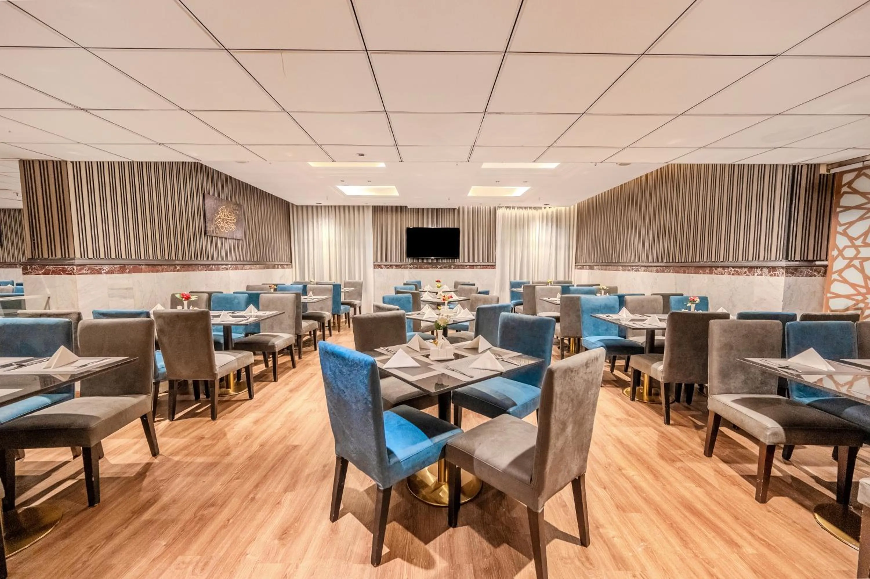 Restaurant/places to eat in Grand Plaza Badr Al Maqam Fully Renovated