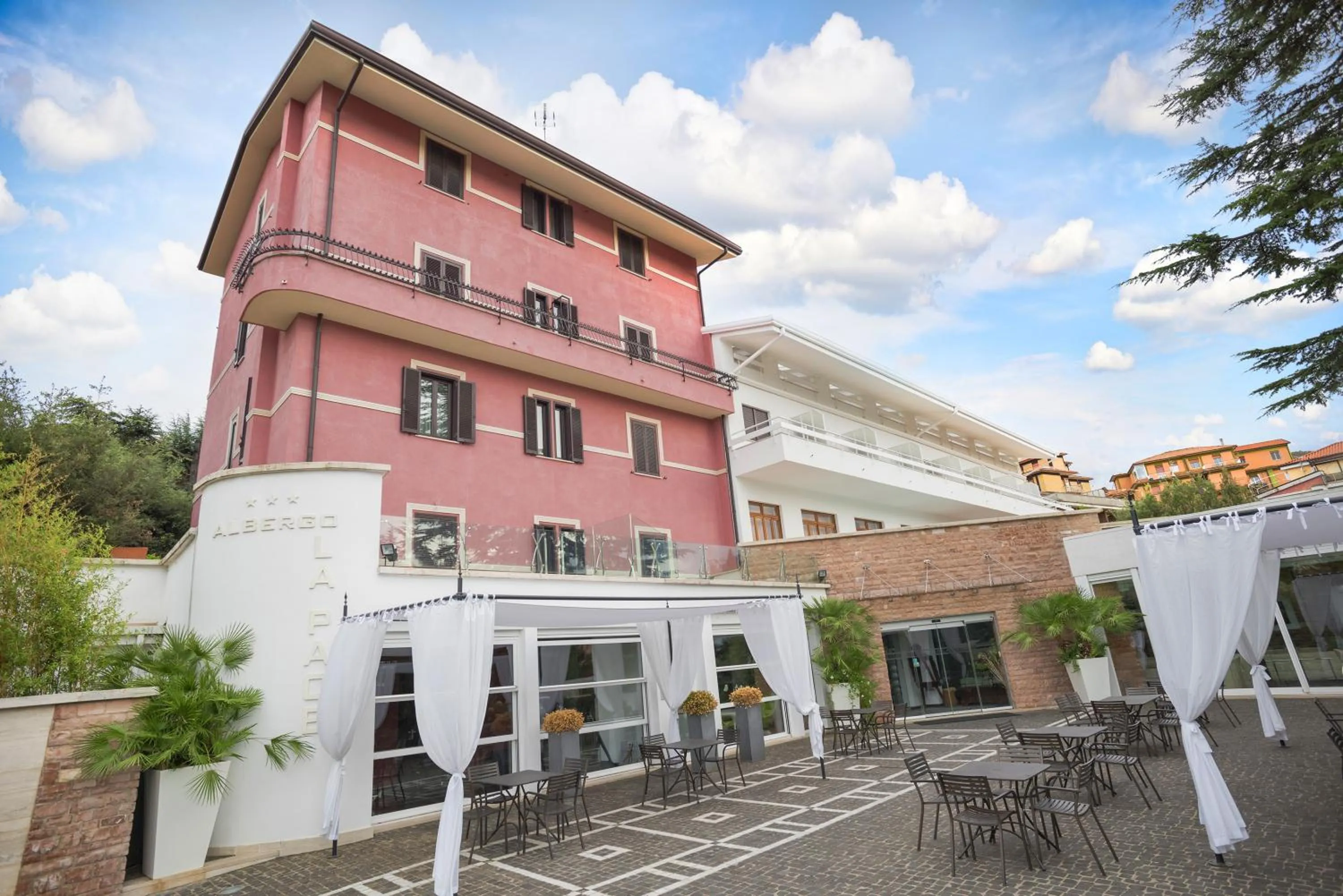Property building in Albergo La Pace