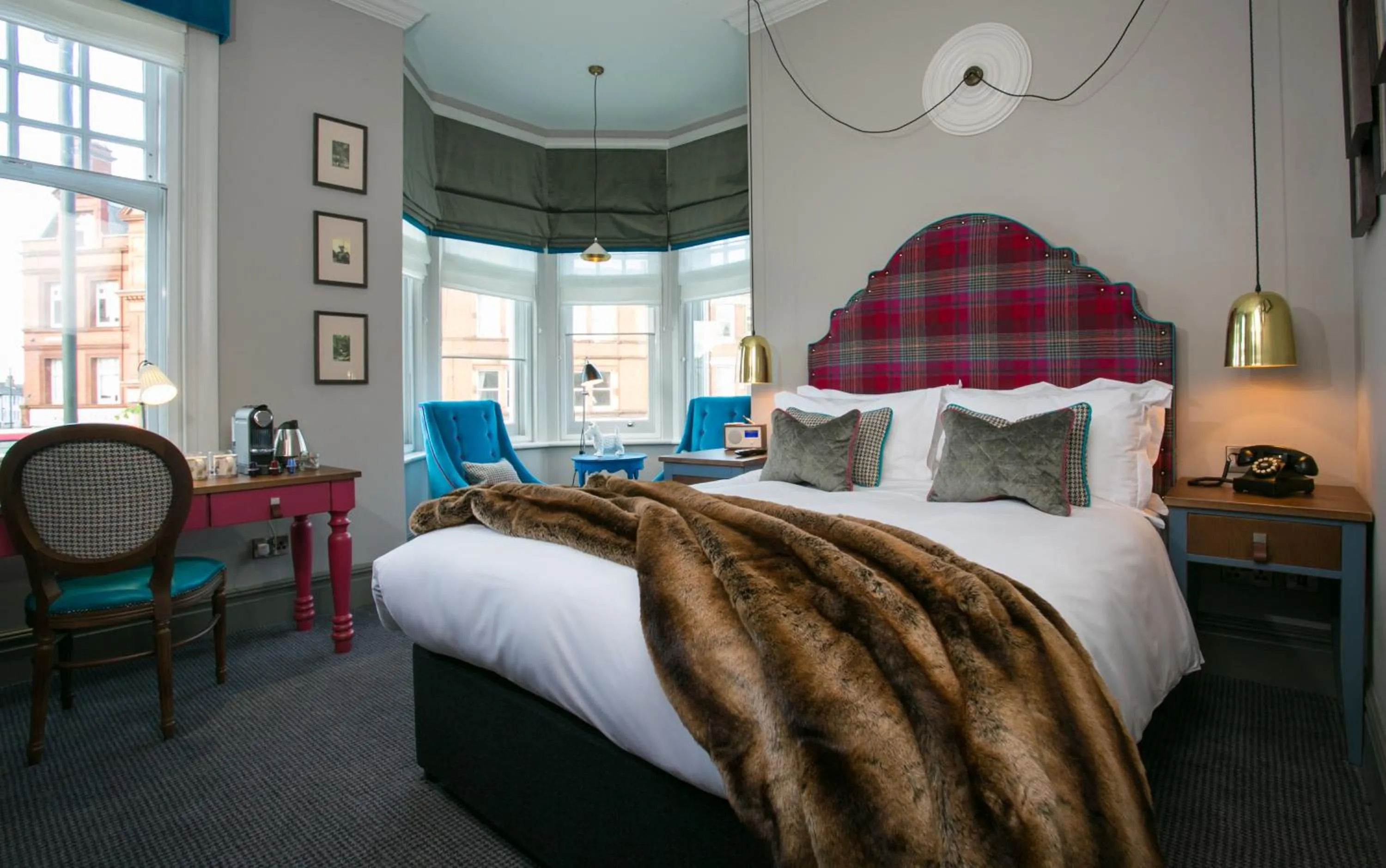 Photo of the whole room, Bed in Dog and Fox