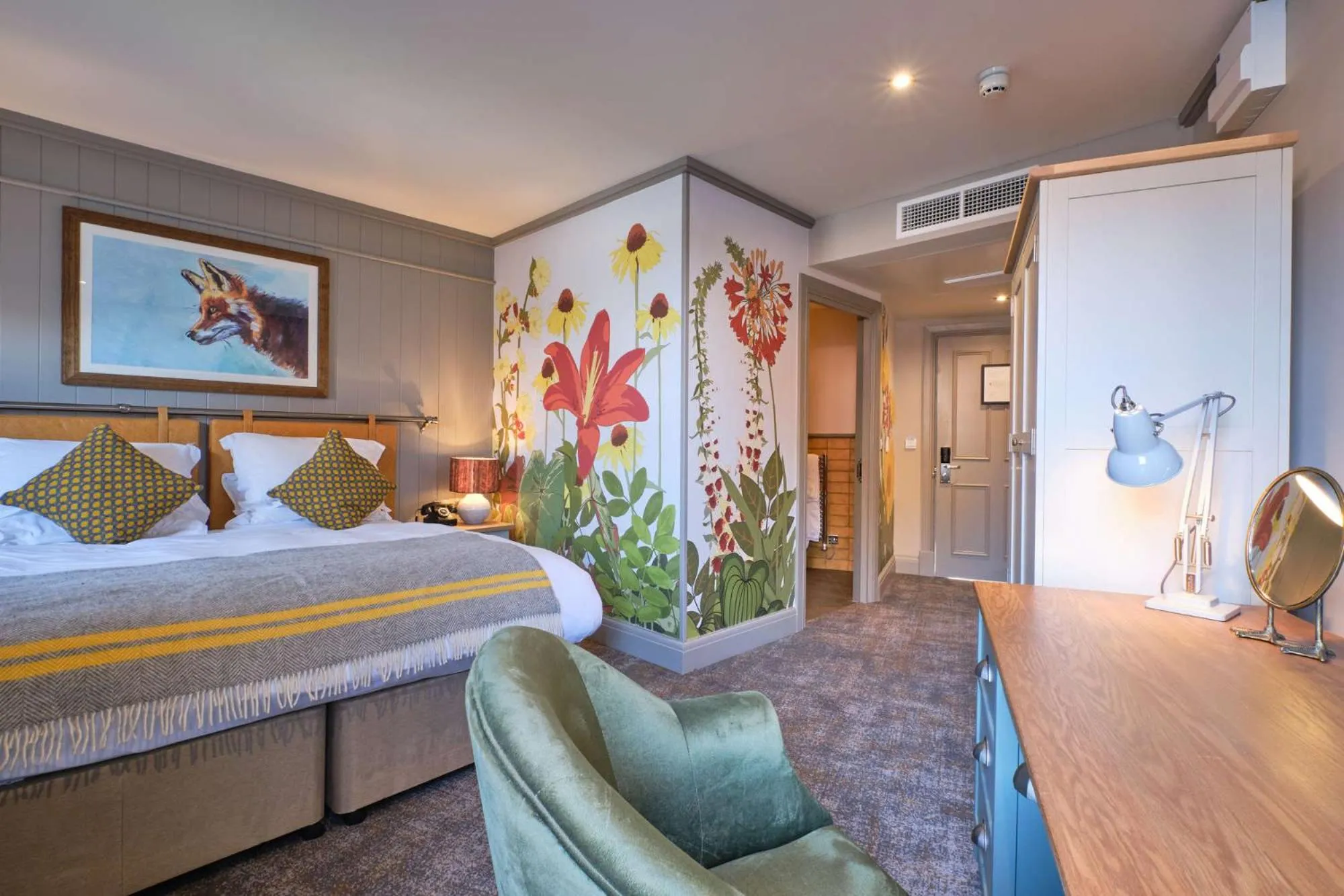 Bedroom, Bed in Dog and Fox