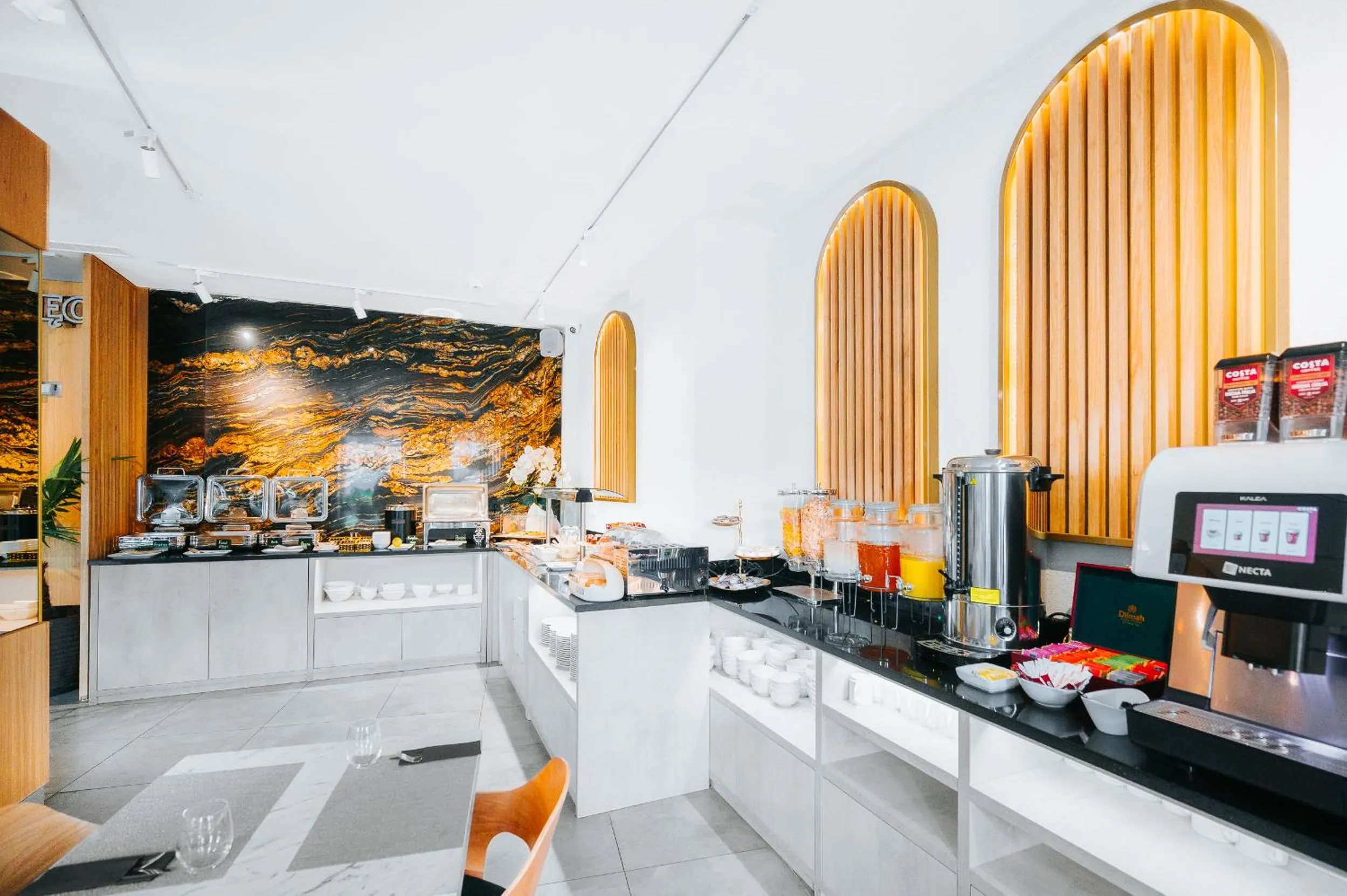 Breakfast in Jess Hotel & Spa Warsaw Old Town