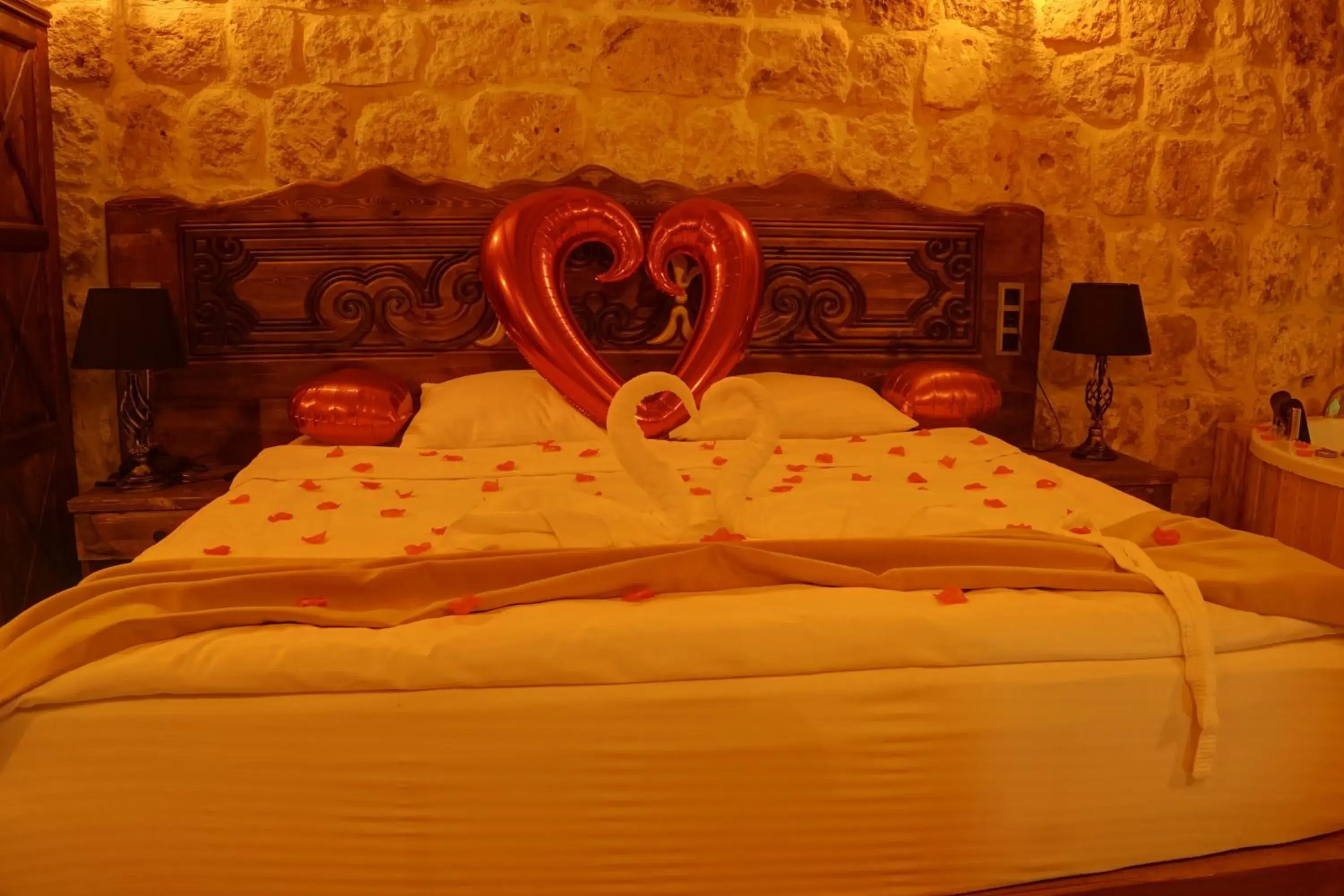 Suite with Spa Bath in Dionysos Cave Cappadocia Hotel Suite with Spa Bath in Dionysos Cave Cappadocia Hotel