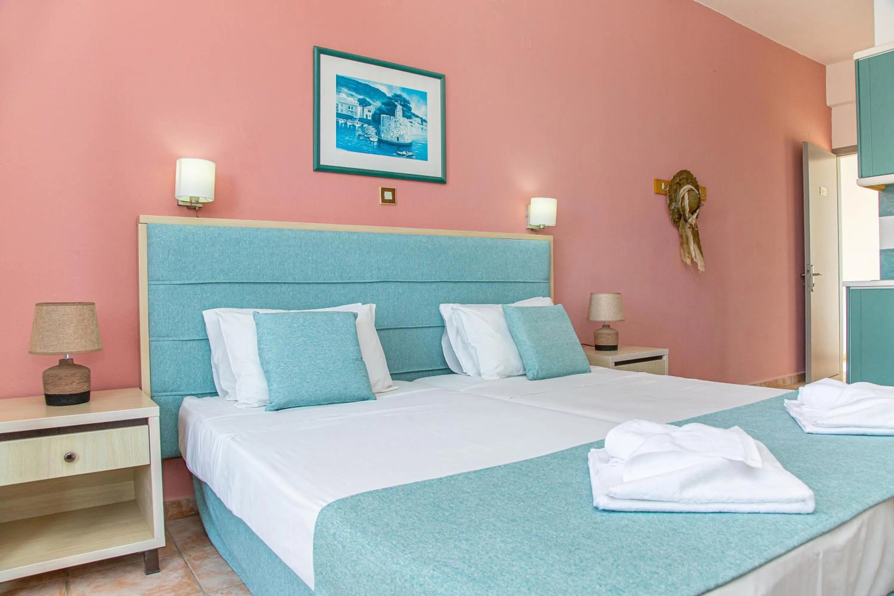 Bed in Theoni Apartments