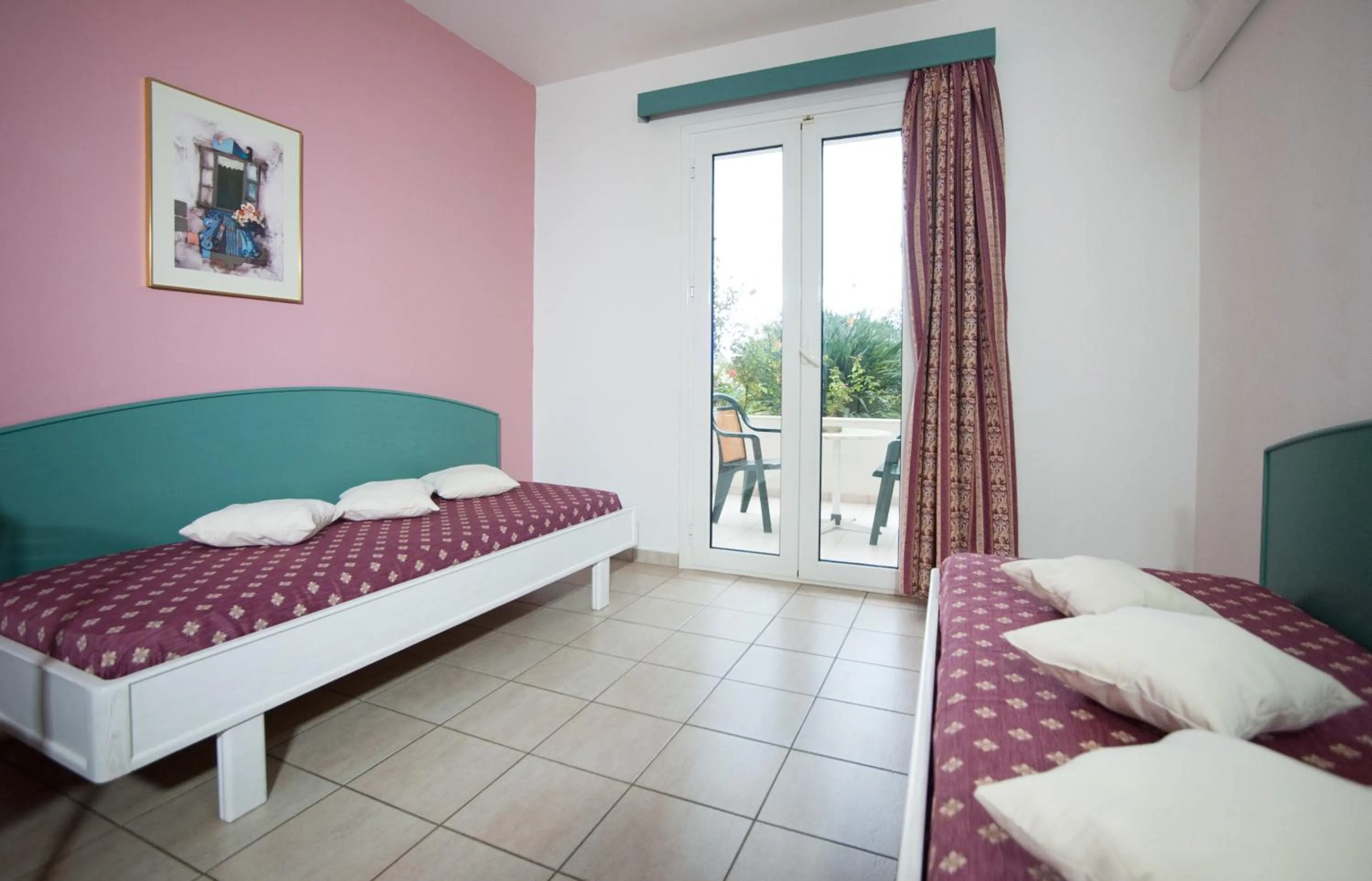 Bed in Theoni Apartments