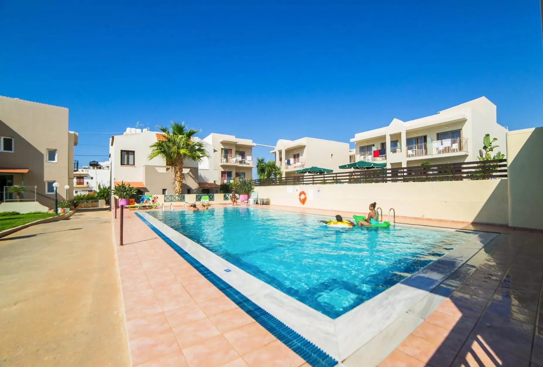 Swimming pool in Theoni Apartments