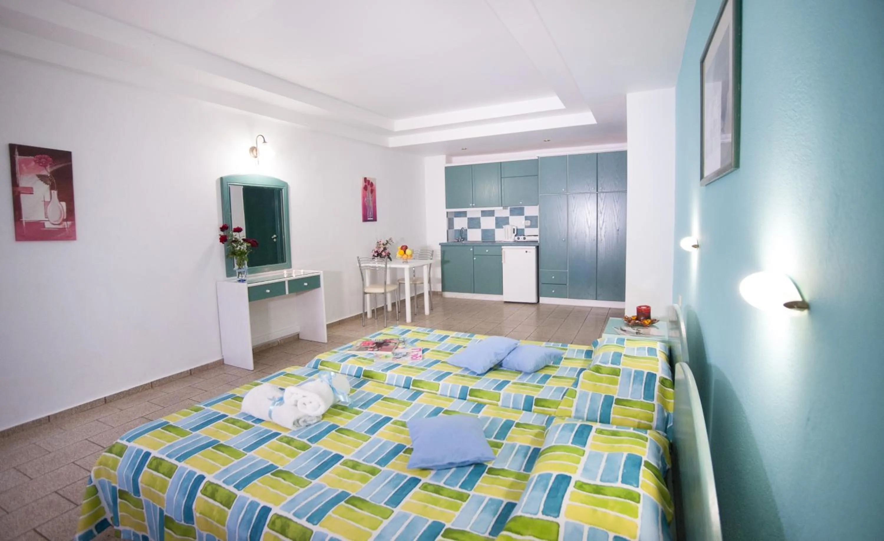 Bed in Theoni Apartments