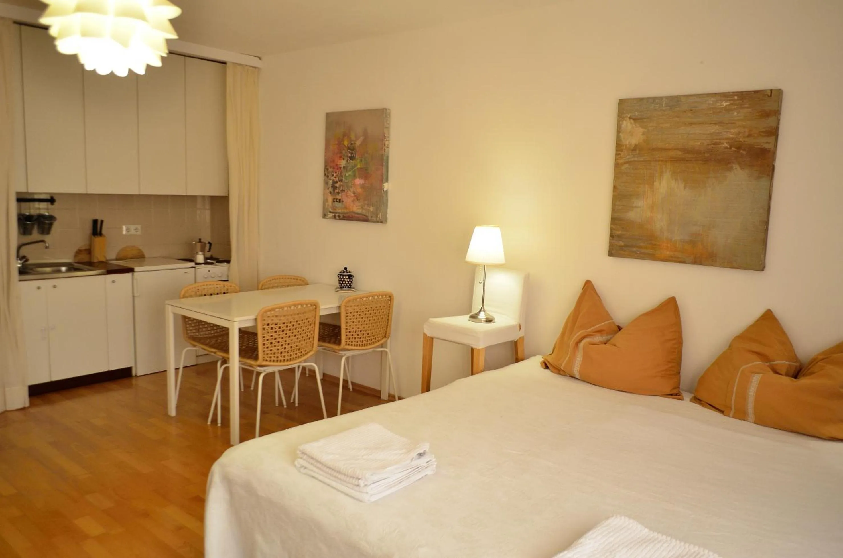 Photo of the whole room in Urban Living Belvedere Studio