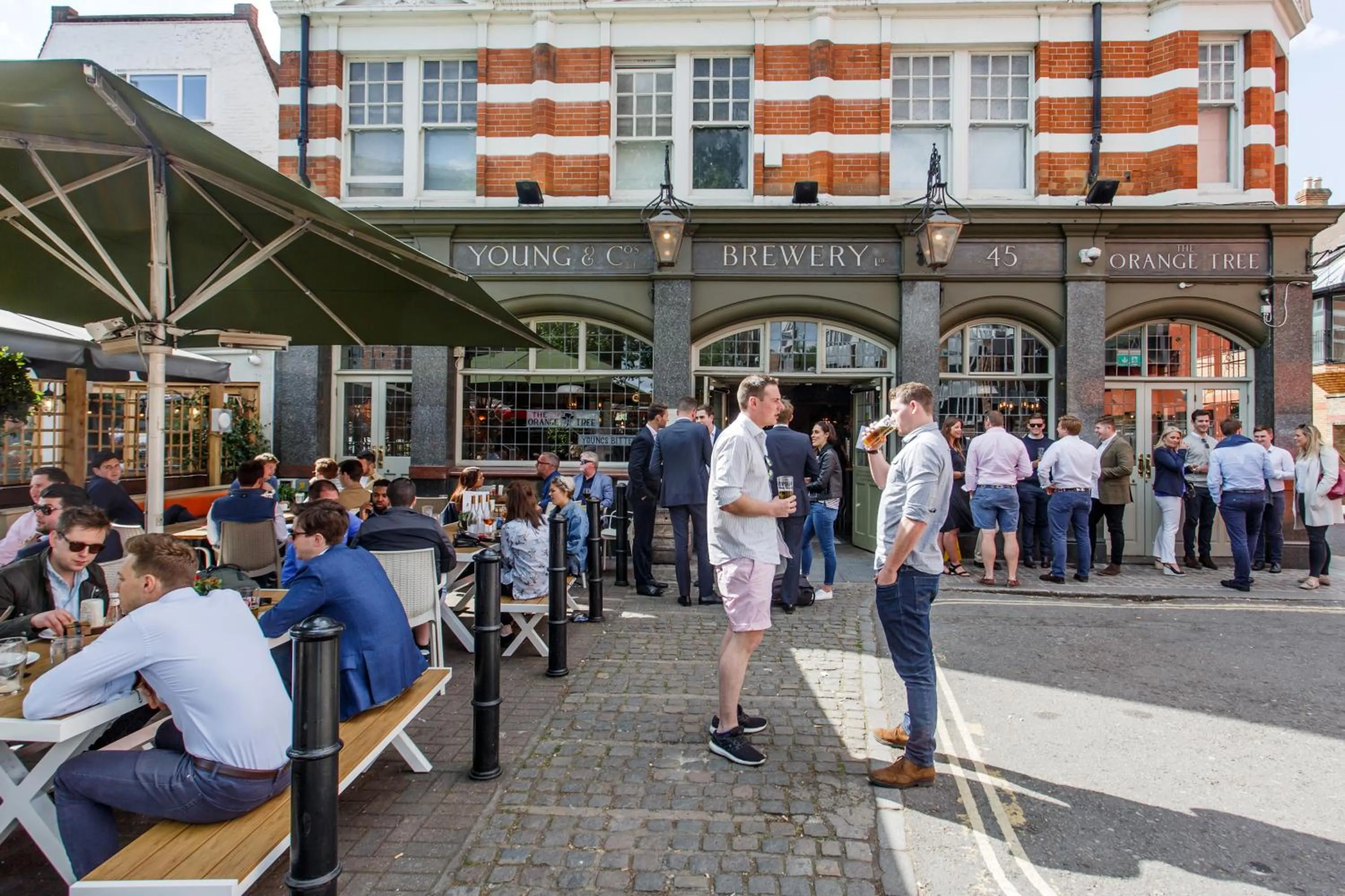 Facade/entrance in Orange Tree