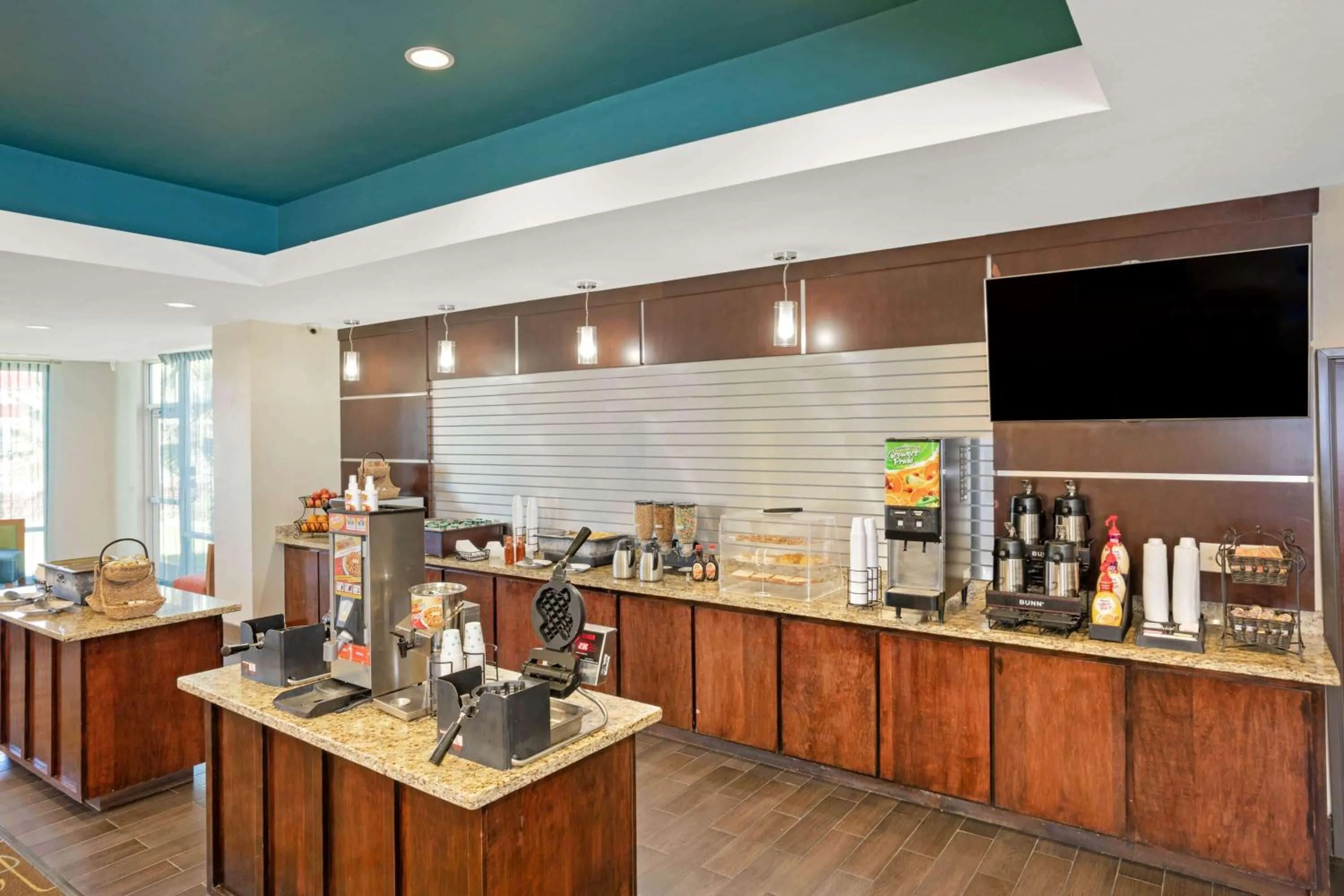 Restaurant/places to eat in La Quinta by Wyndham Houston Willowbrook