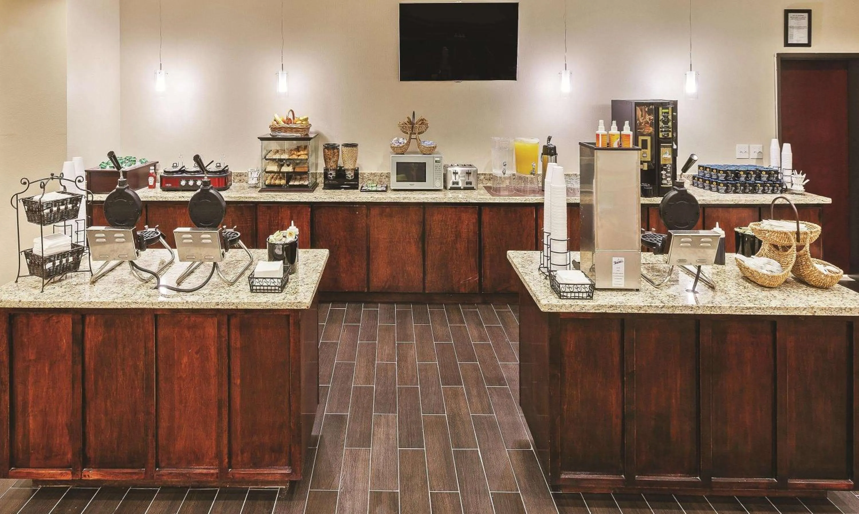 Restaurant/places to eat in La Quinta by Wyndham Houston Willowbrook