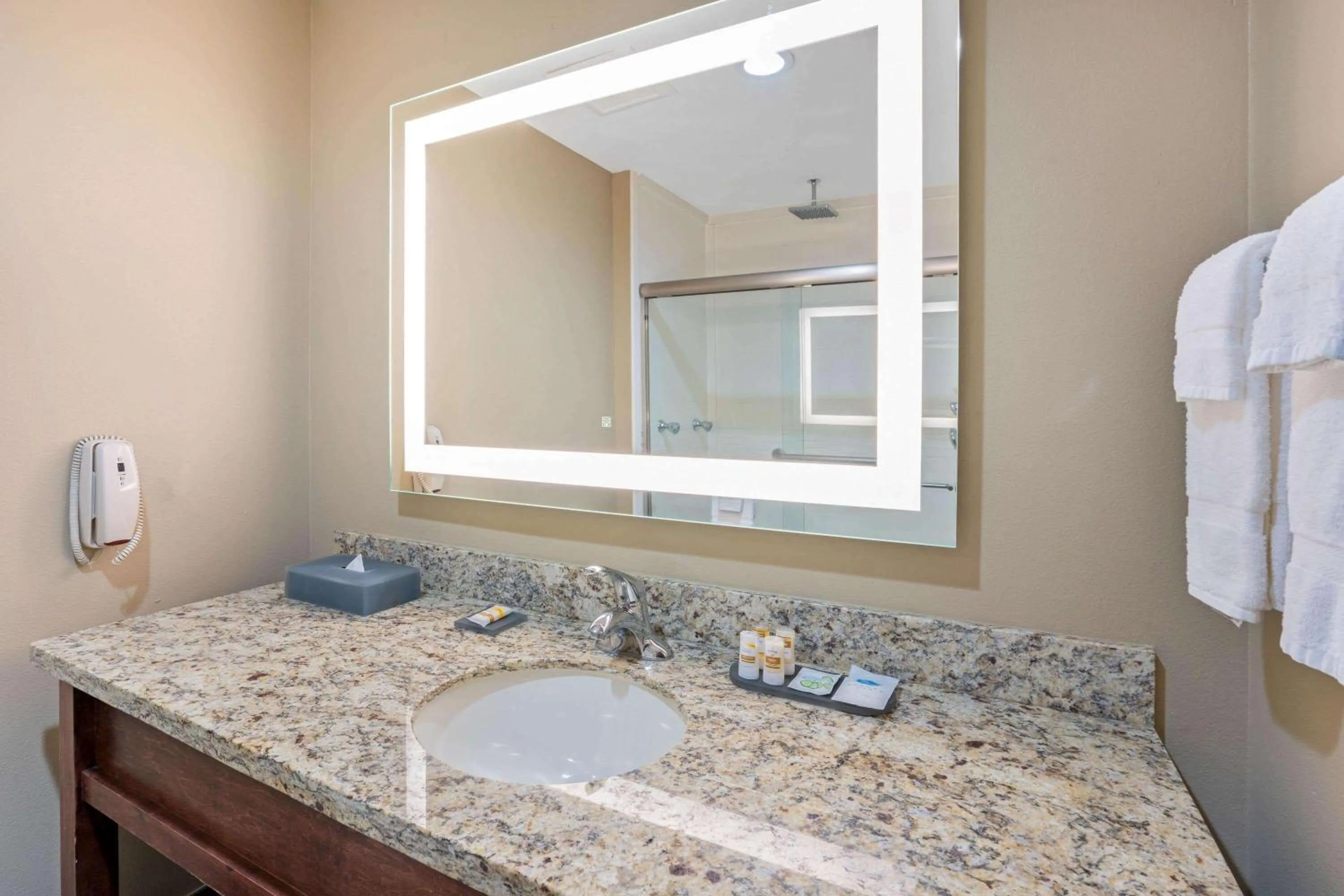 Bathroom in La Quinta by Wyndham Houston Willowbrook