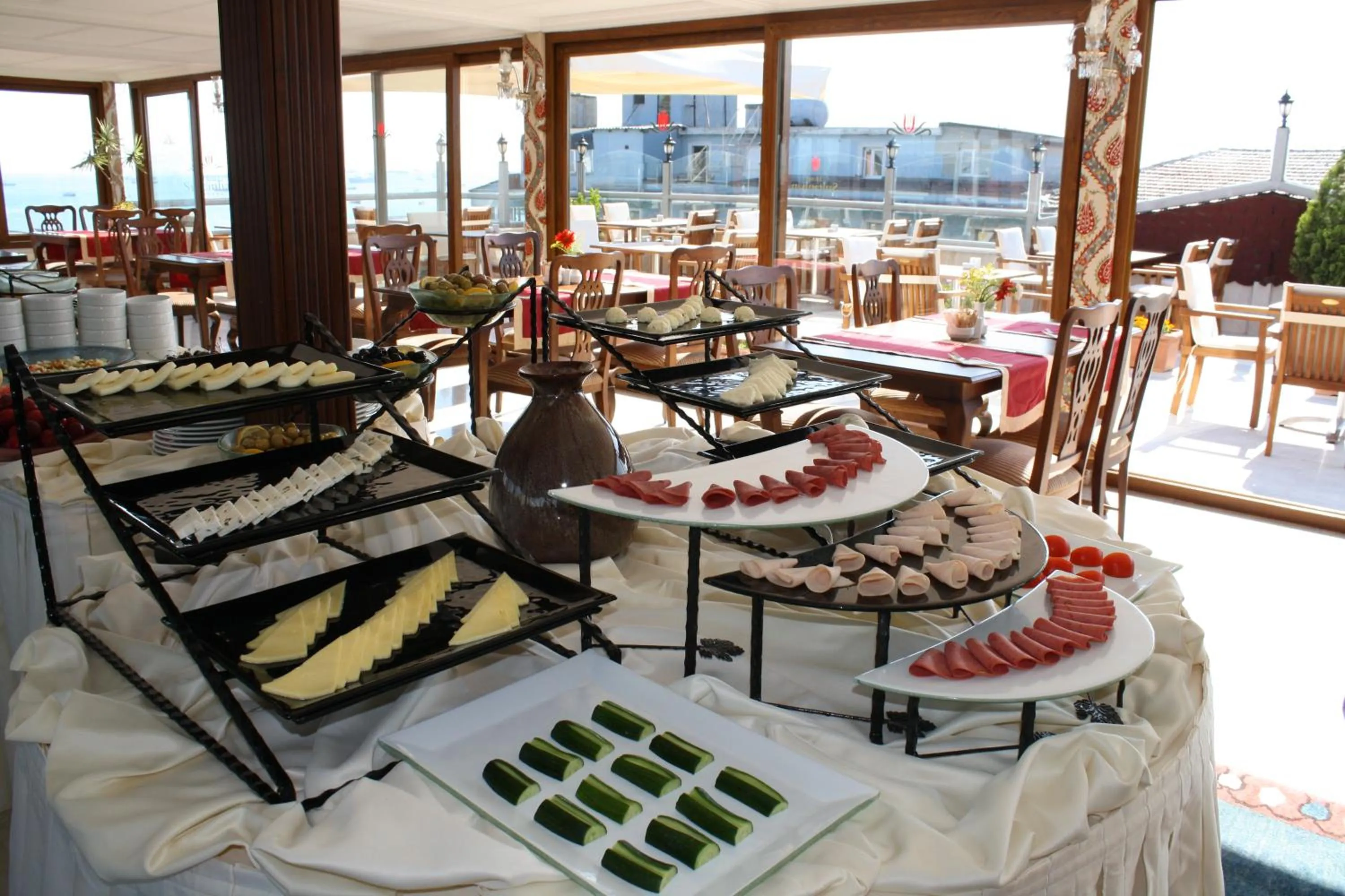 Restaurant/places to eat in Hotel Sultanhan - Special Category