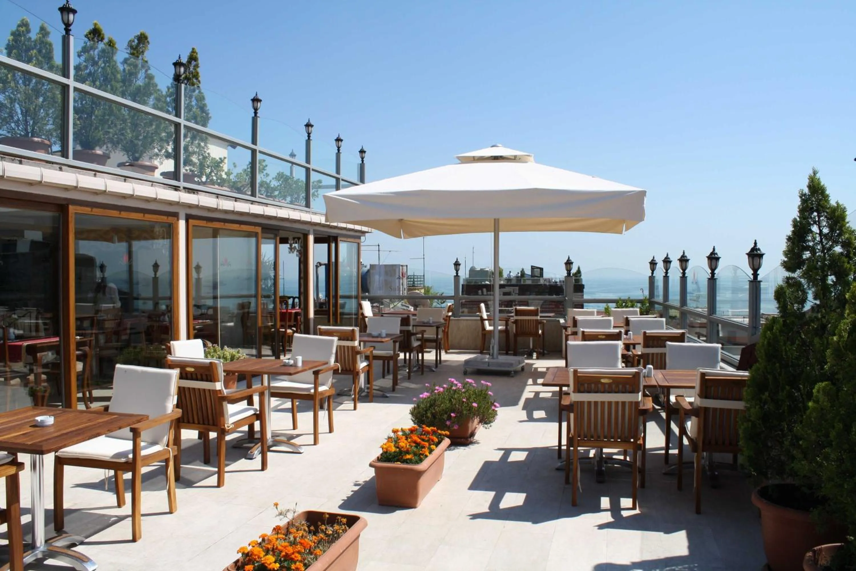 Restaurant/places to eat in Hotel Sultanhan - Special Category