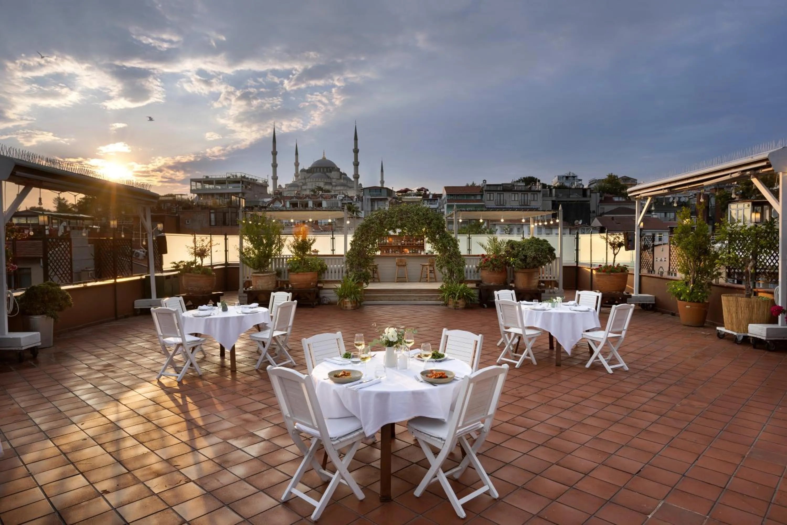 Restaurant/places to eat in Armada Istanbul Old City Hotel