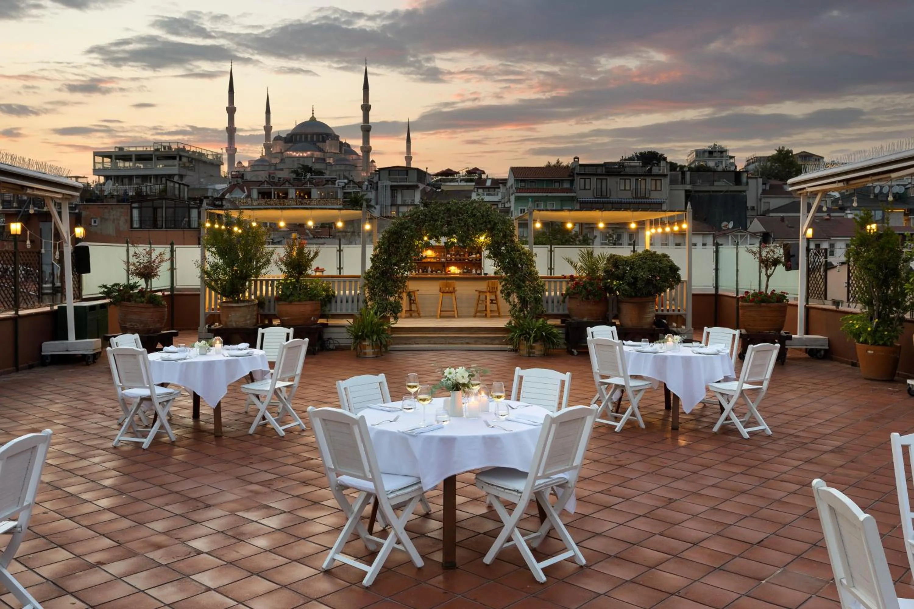 Restaurant/places to eat in Armada Istanbul Old City Hotel