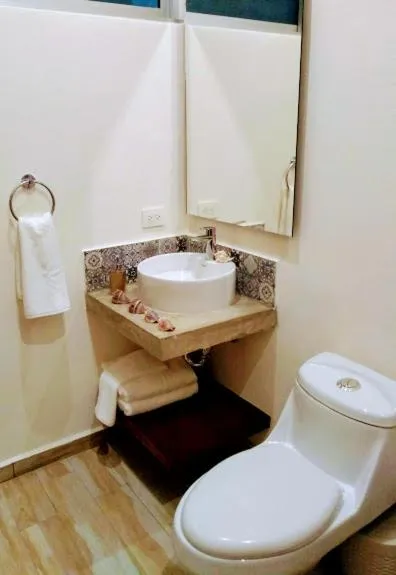 Bathroom in Cozy and spacious apartment by Tulum 10