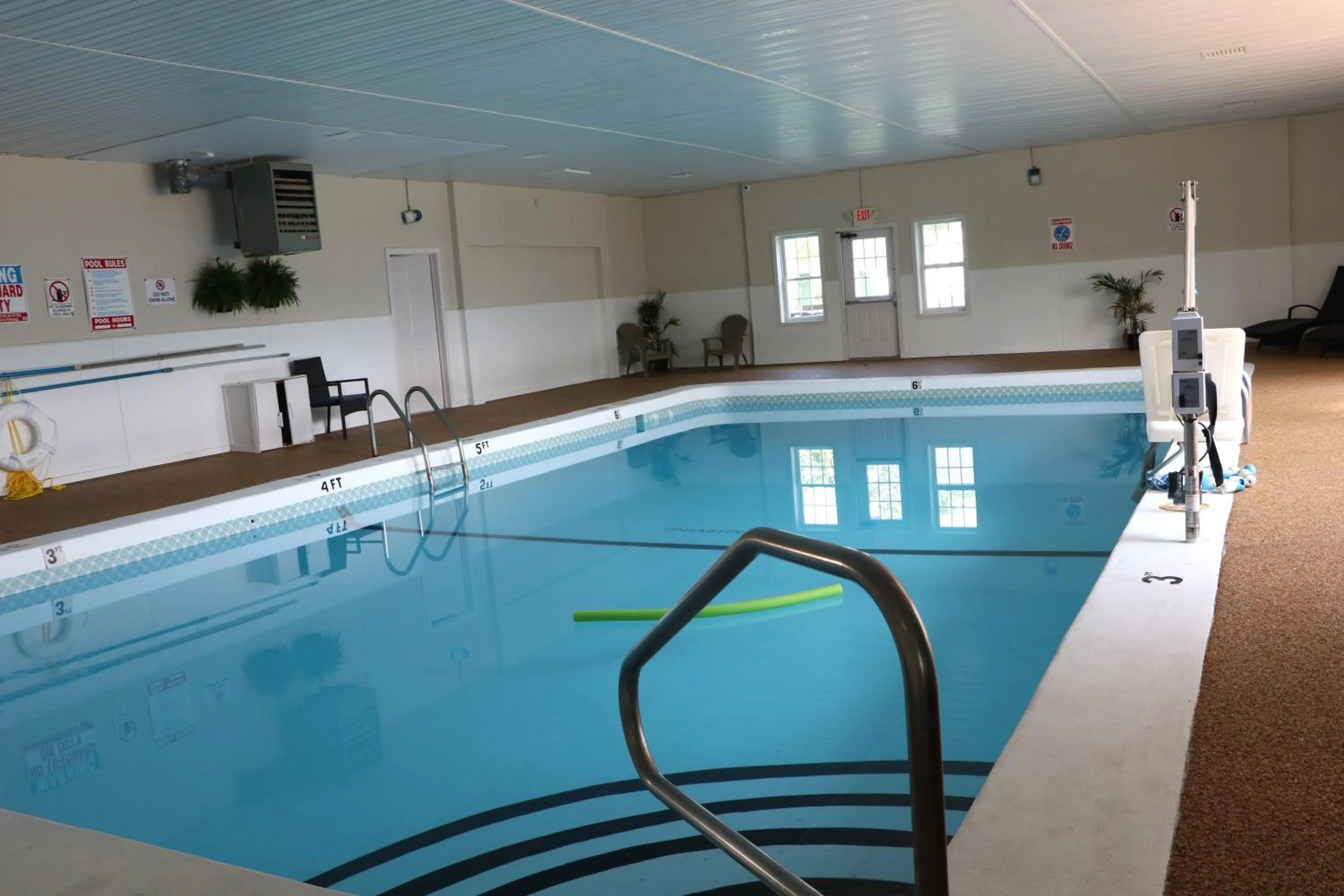 Swimming pool in Sunbird Cape Cod Resort
