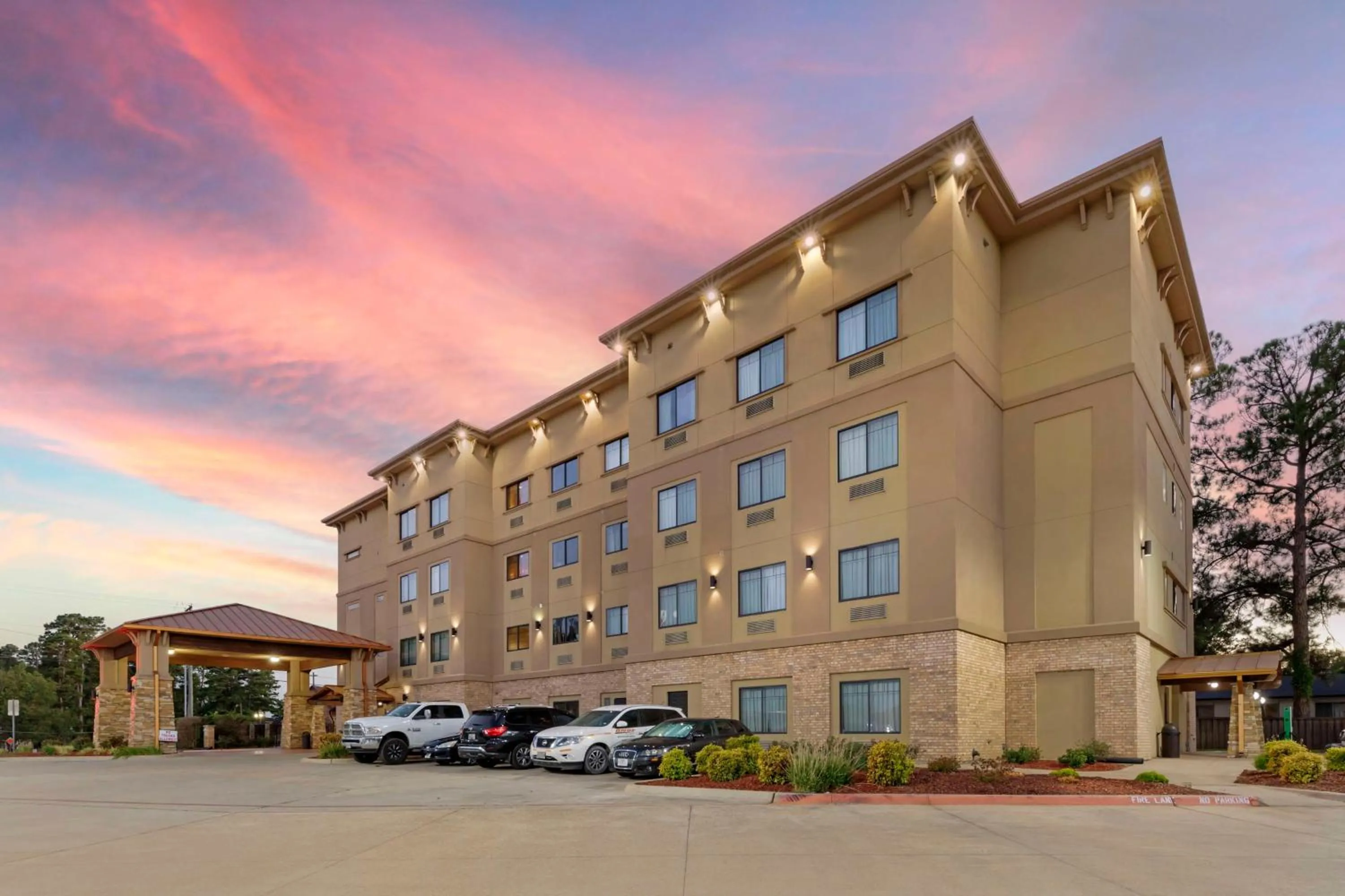 Property building in Best Western Plus Classic Inn and Suites