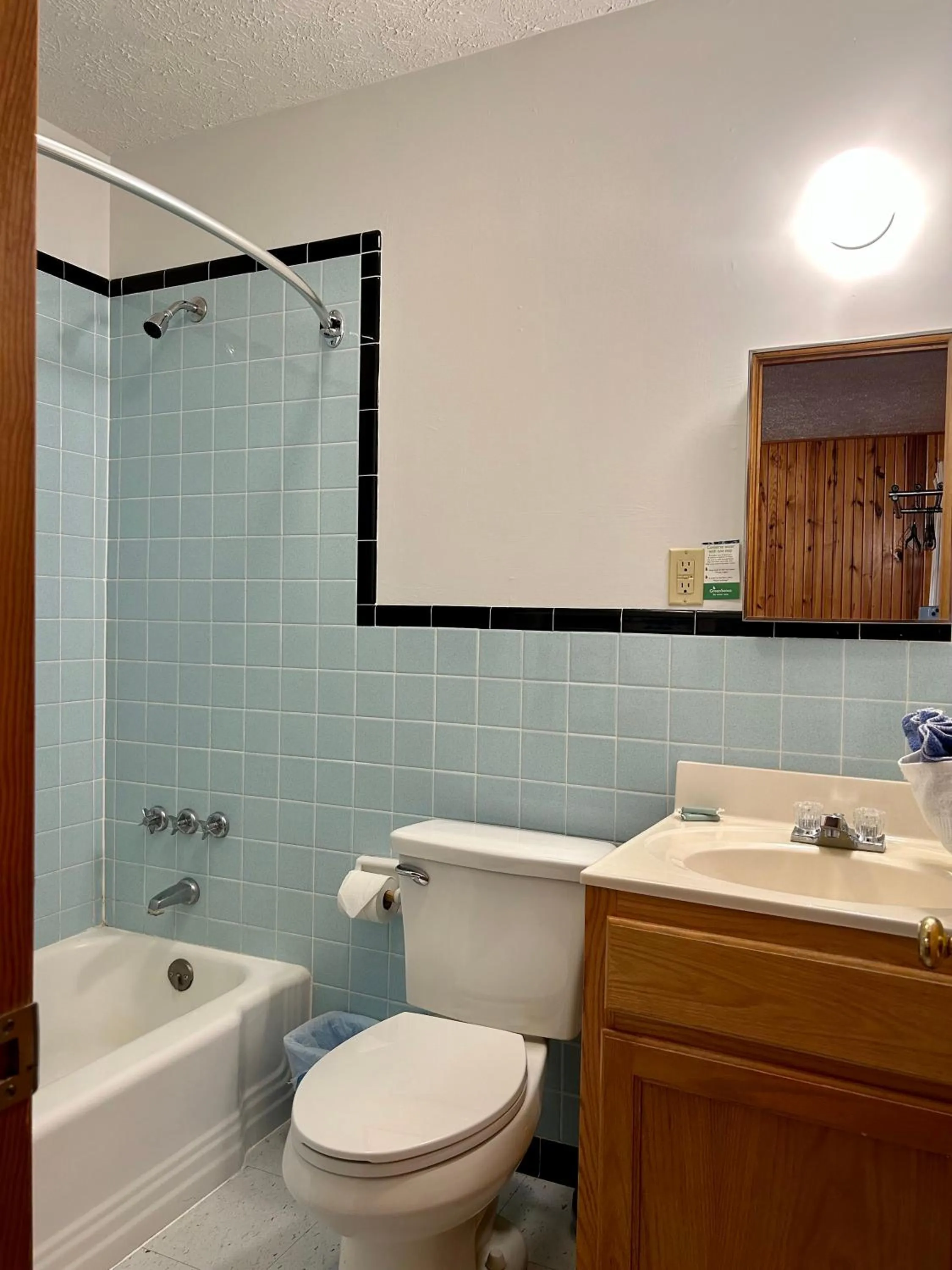 Shower in Driftwood Resort Bull Shoals