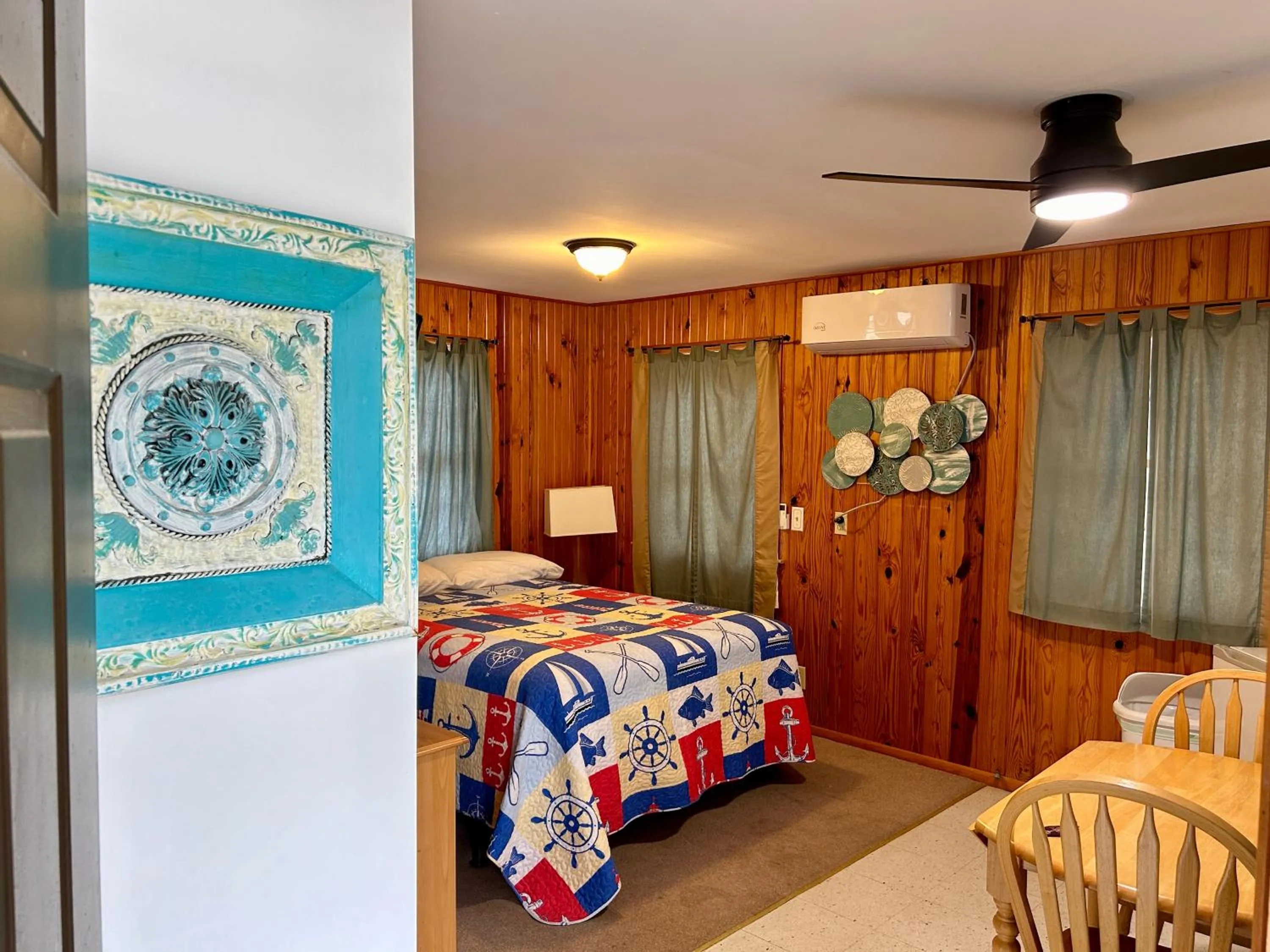 Bed in Driftwood Resort Bull Shoals