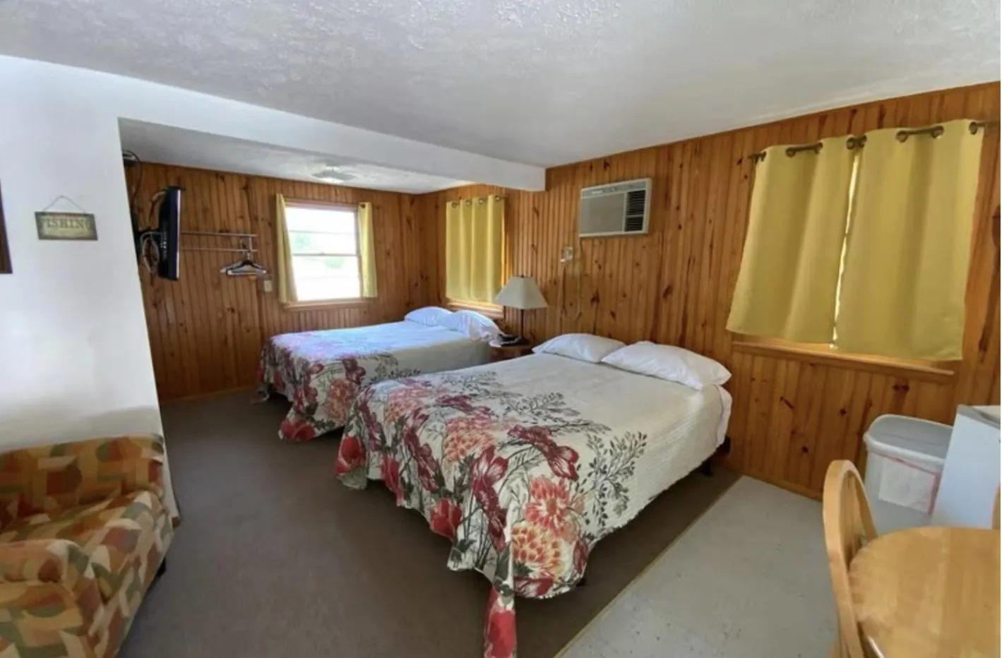 Bed in Driftwood Resort Bull Shoals