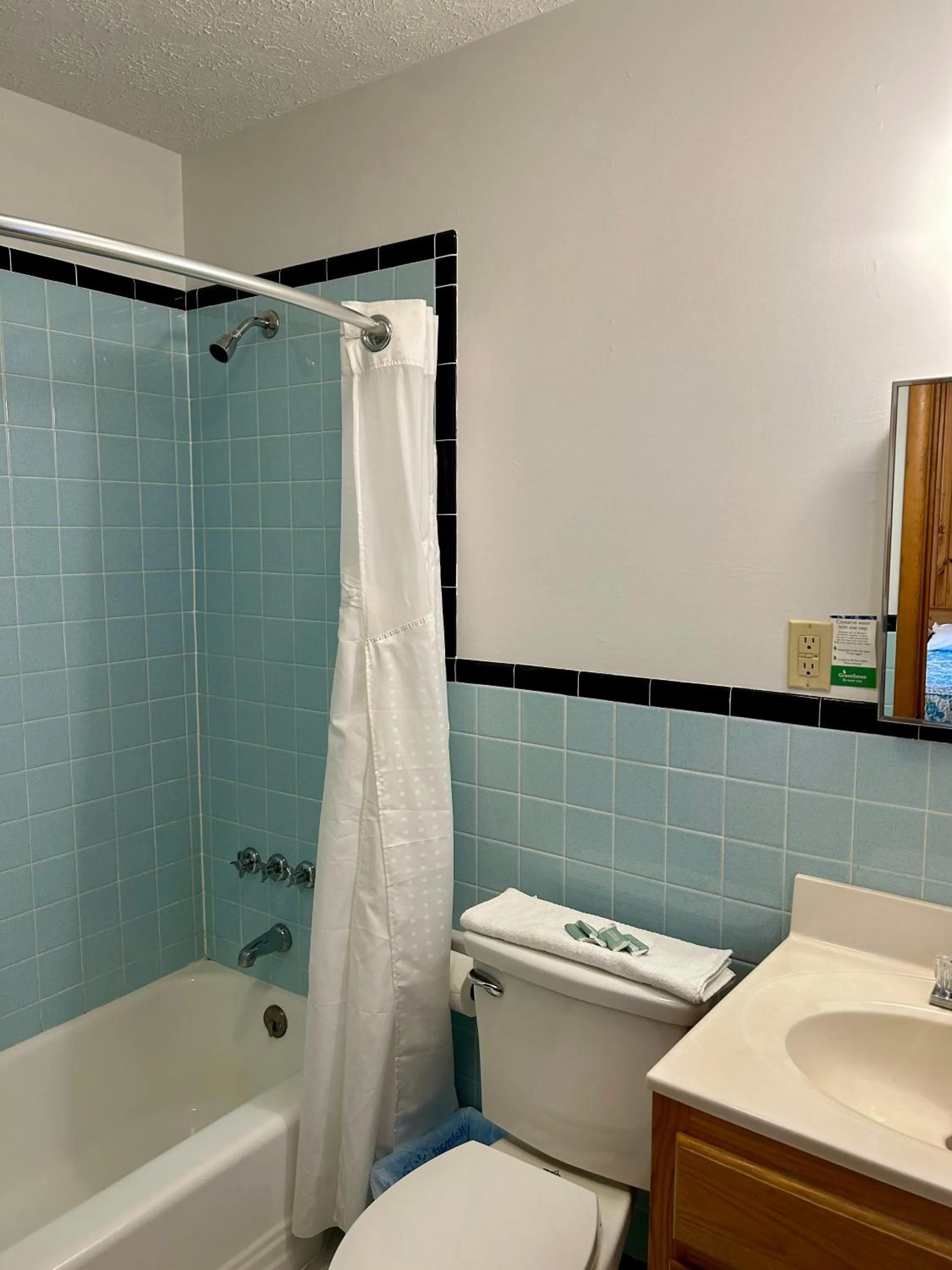 Shower in Driftwood Resort Bull Shoals