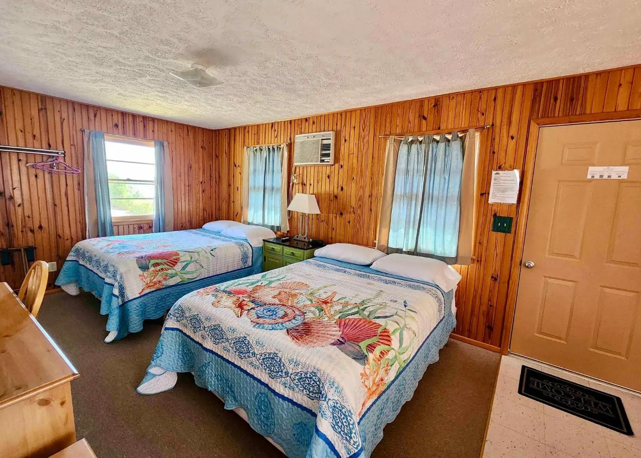 Deluxe Double Room with Balcony in Driftwood Resort Bull Shoals Deluxe Double Room with Balcony in Driftwood Resort Bull Shoals
