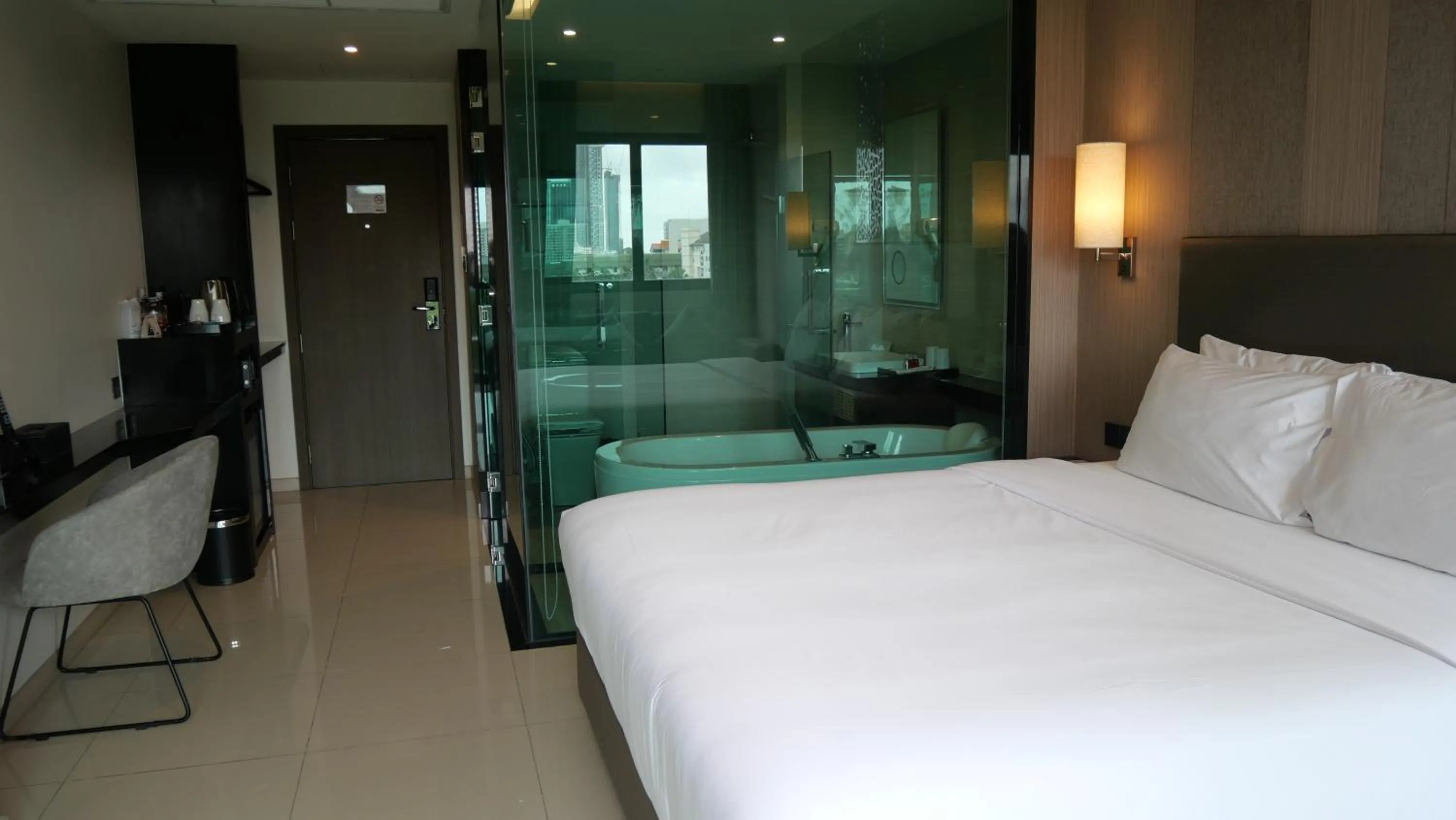Bedroom, Bed in THE TJ HOTEL Pattaya