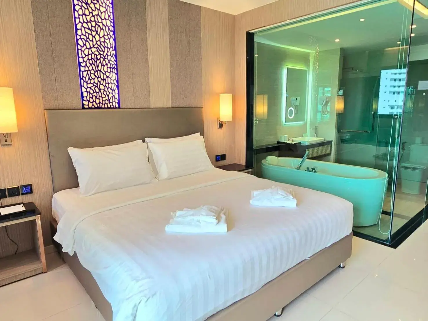 Suite Sea View with Balcony in THE TJ HOTEL Pattaya Suite Sea View with Balcony in THE TJ HOTEL Pattaya