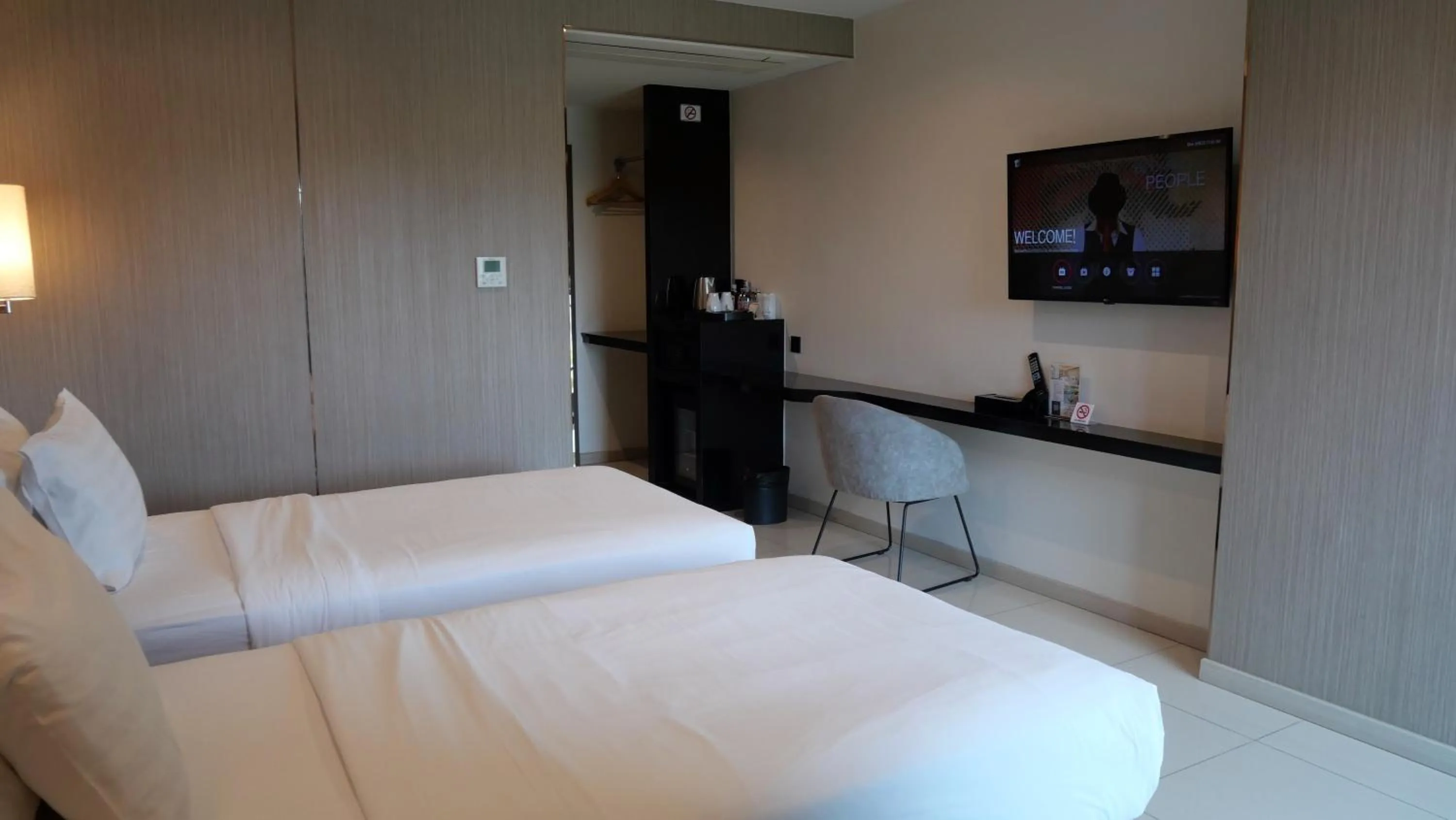 Bedroom, Bed in THE TJ HOTEL Pattaya