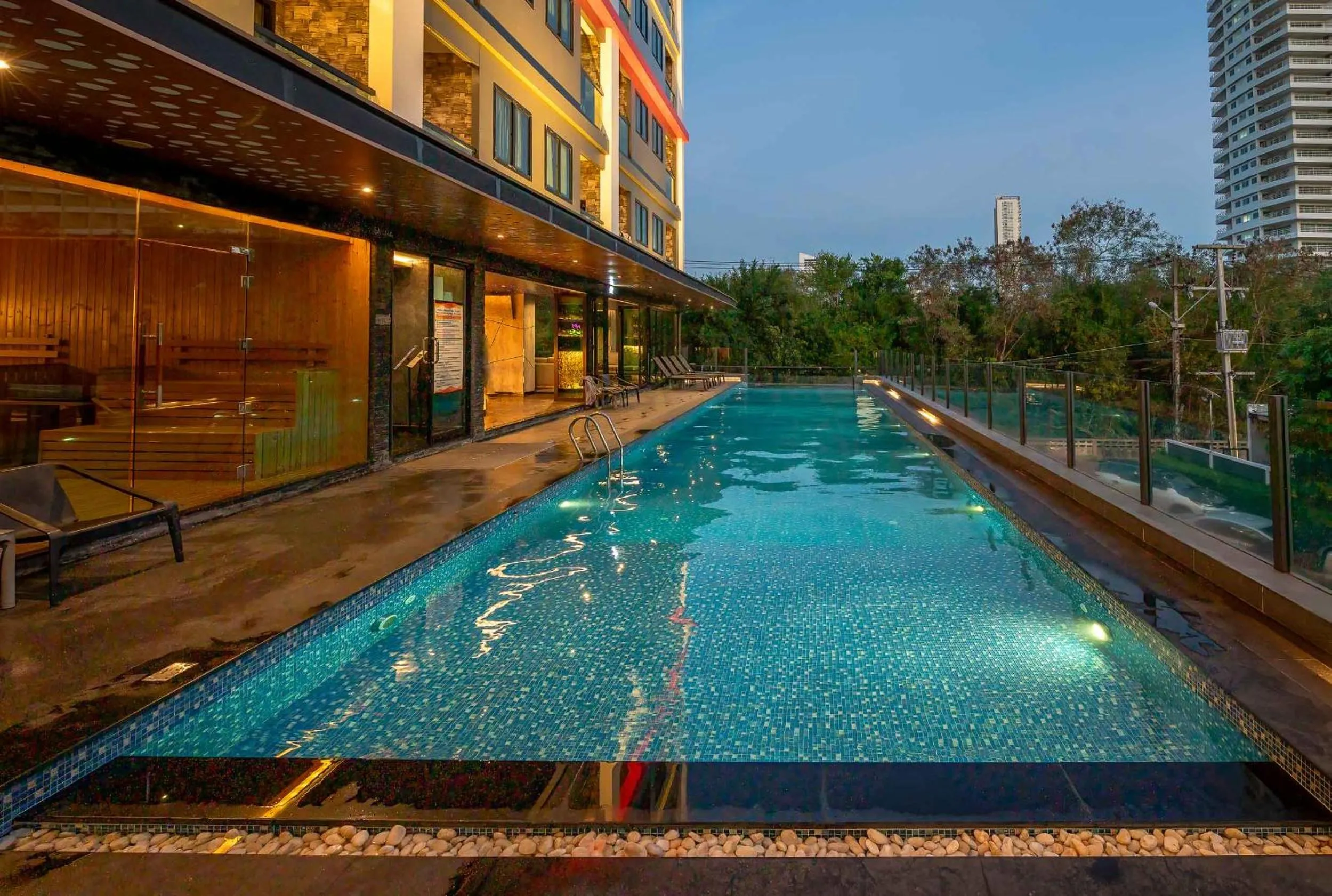 Swimming pool in THE TJ HOTEL Pattaya