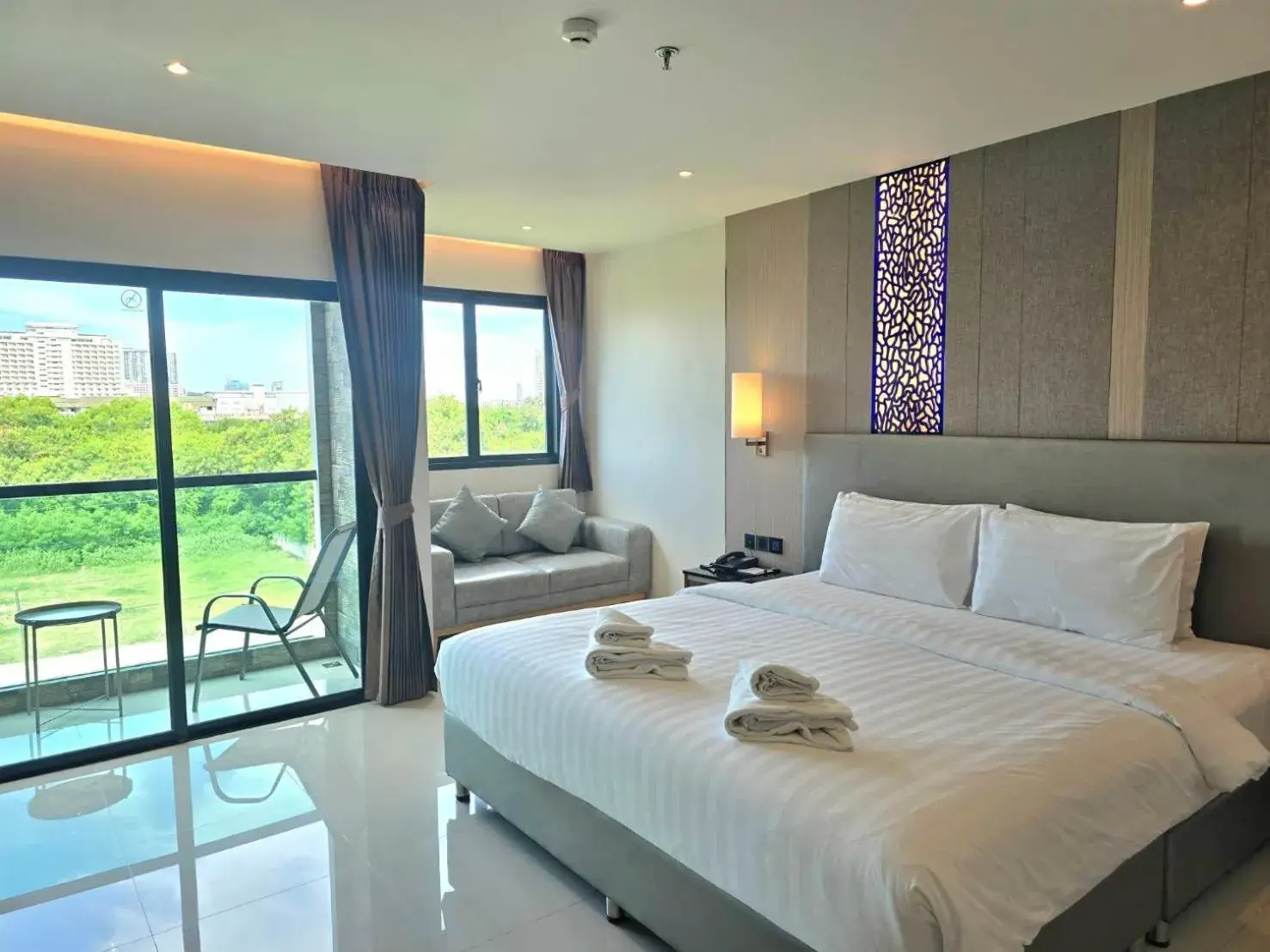 Deluxe King Room with Balcony - single occupancy in THE TJ HOTEL Pattaya Deluxe King Room with Balcony - single occupancy in THE TJ HOTEL Pattaya