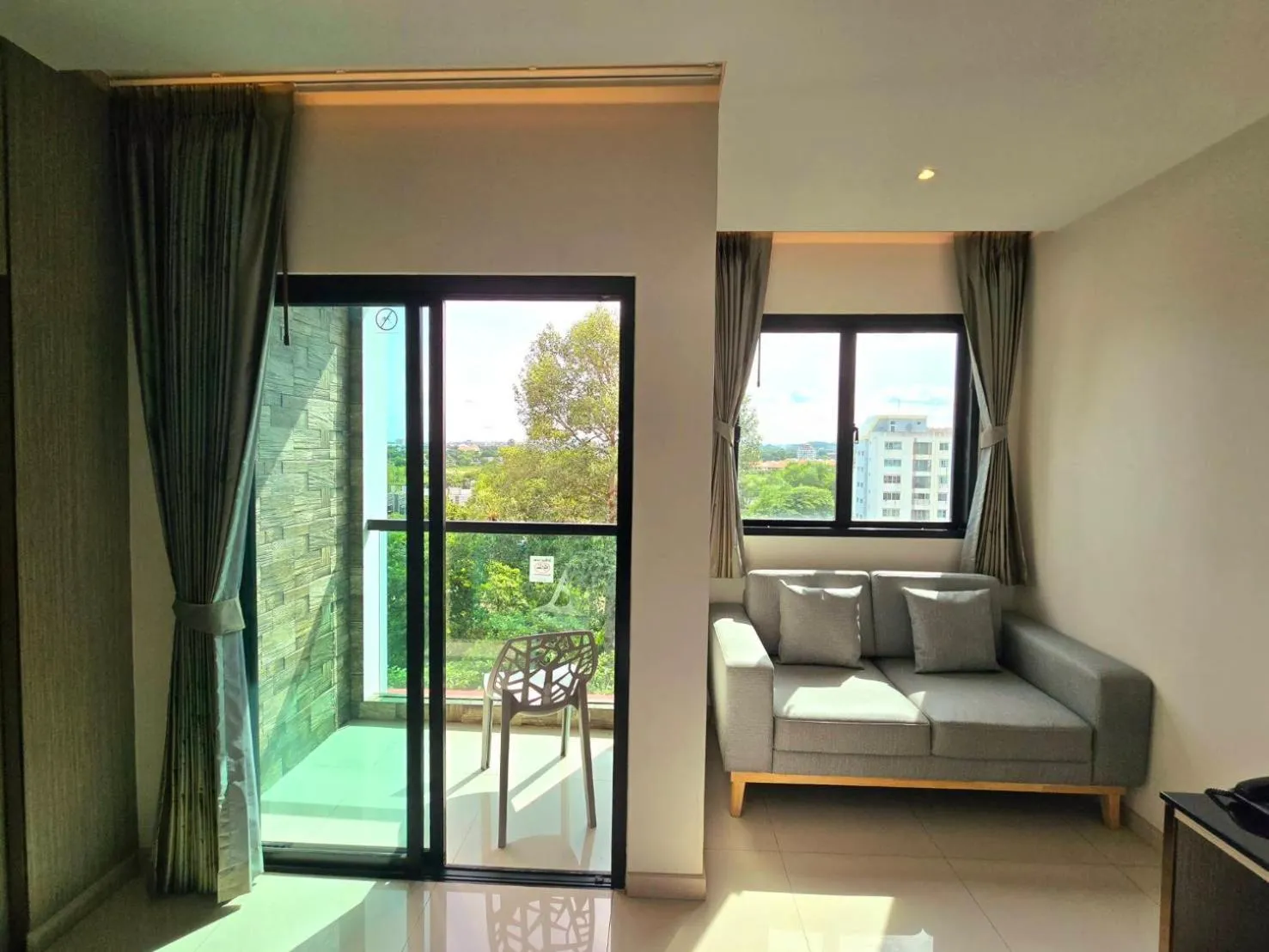 Photo of the whole room in THE TJ HOTEL Pattaya