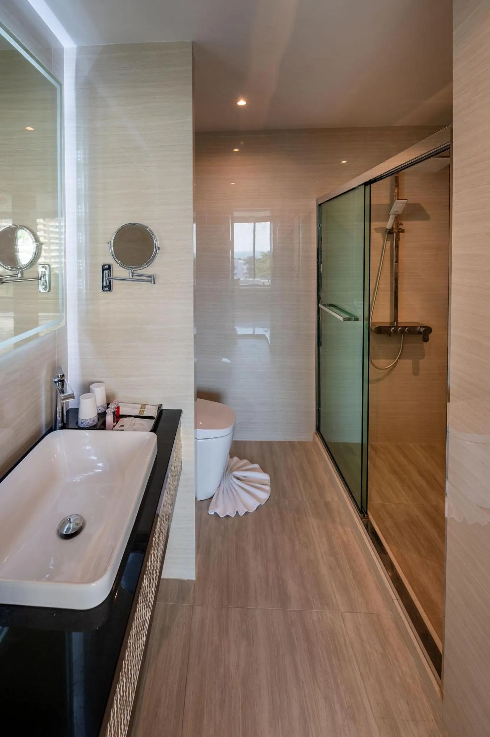 Shower in THE TJ HOTEL Pattaya