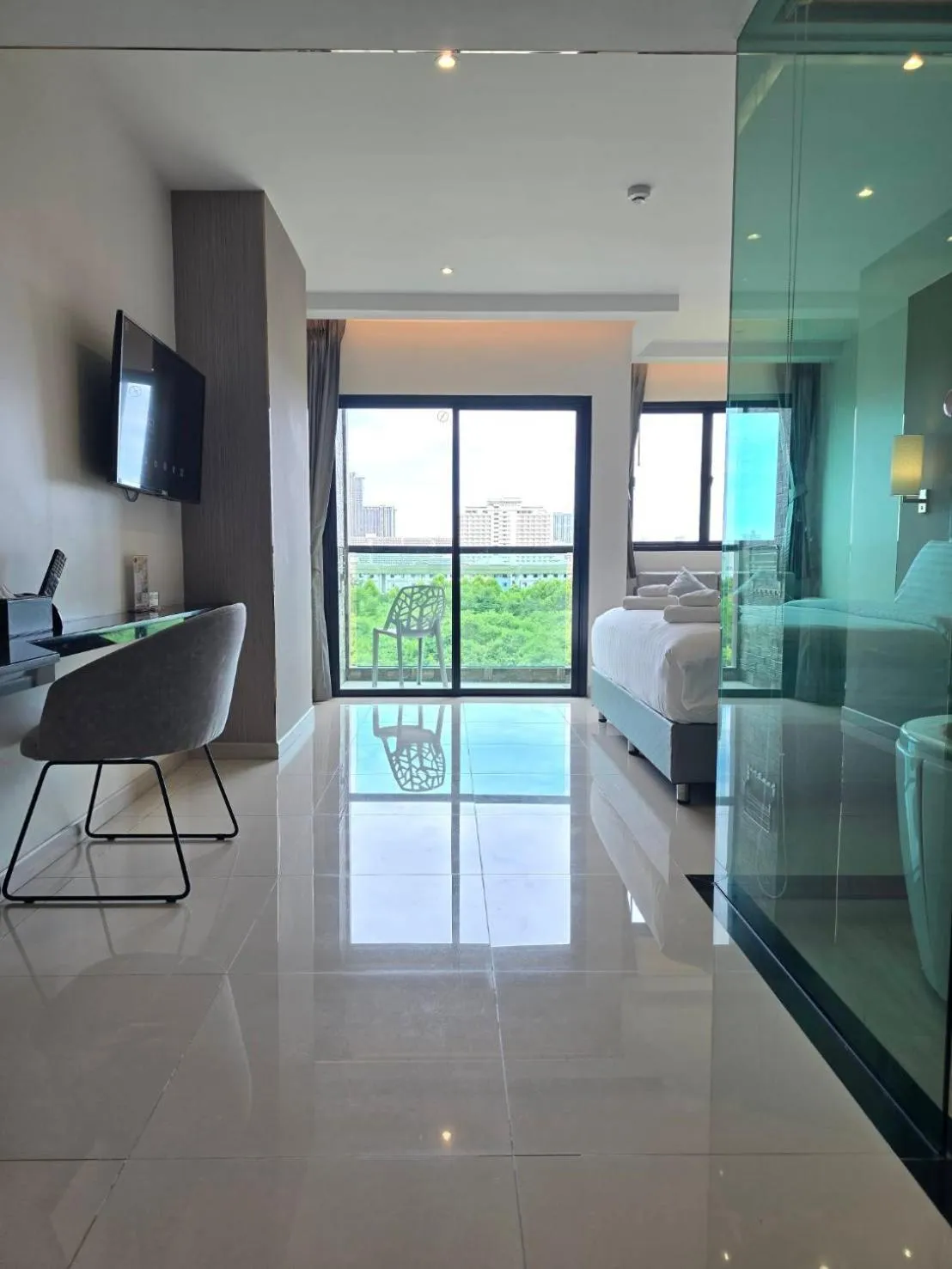 Photo of the whole room in THE TJ HOTEL Pattaya