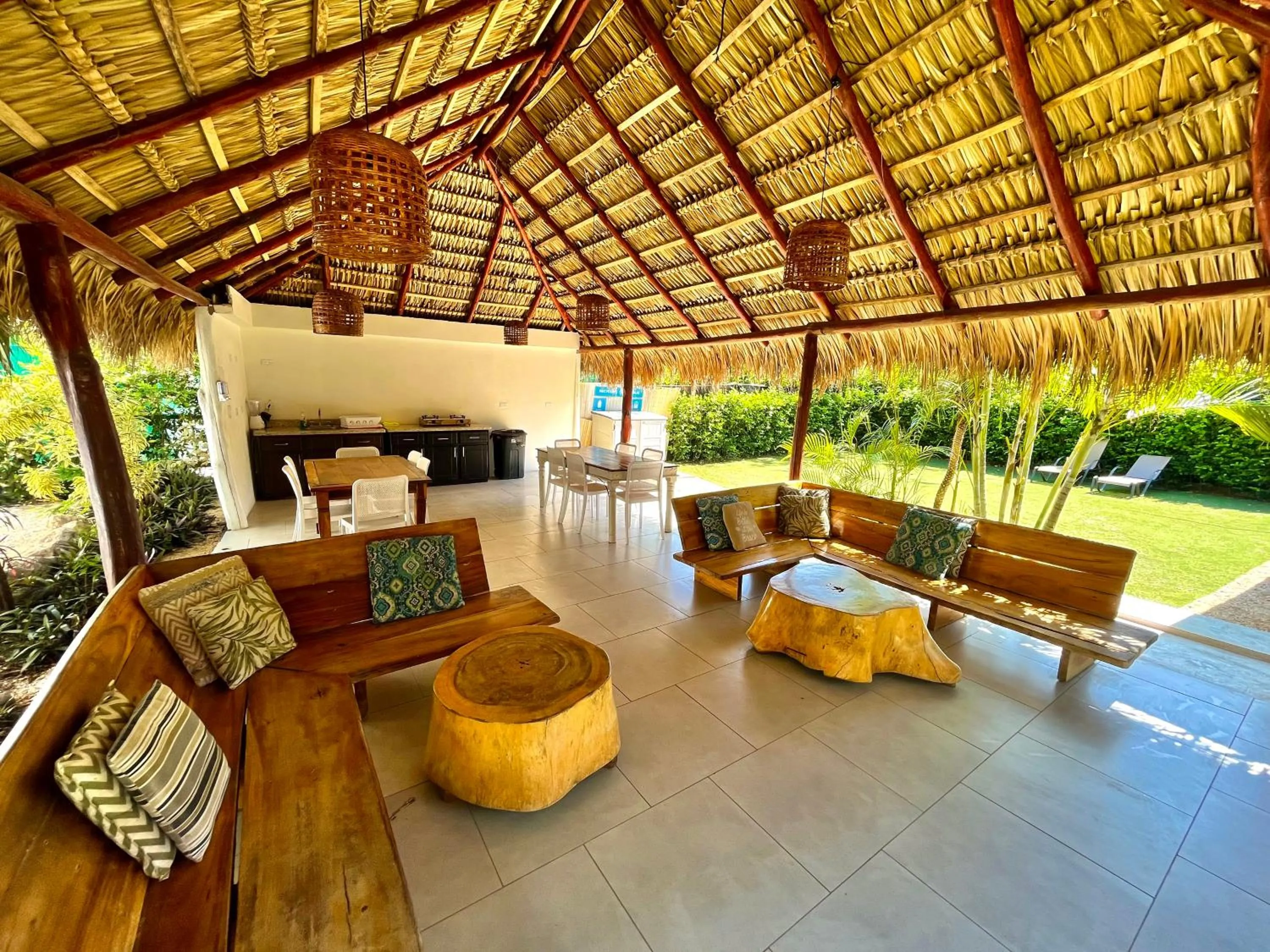 Communal kitchen in Hotel El Manglar y Cantarana