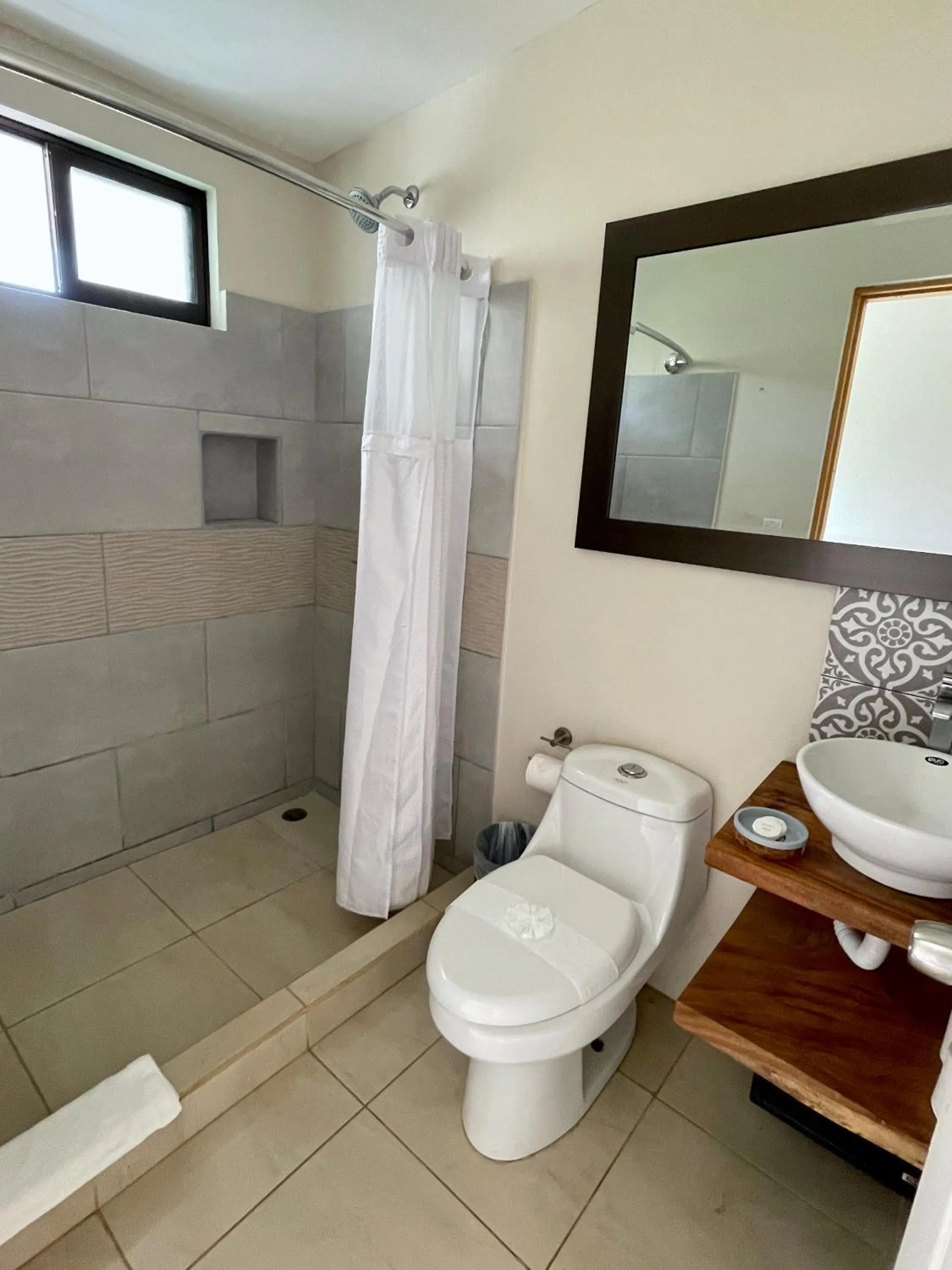 Bathroom in Hotel El Manglar y Cantarana