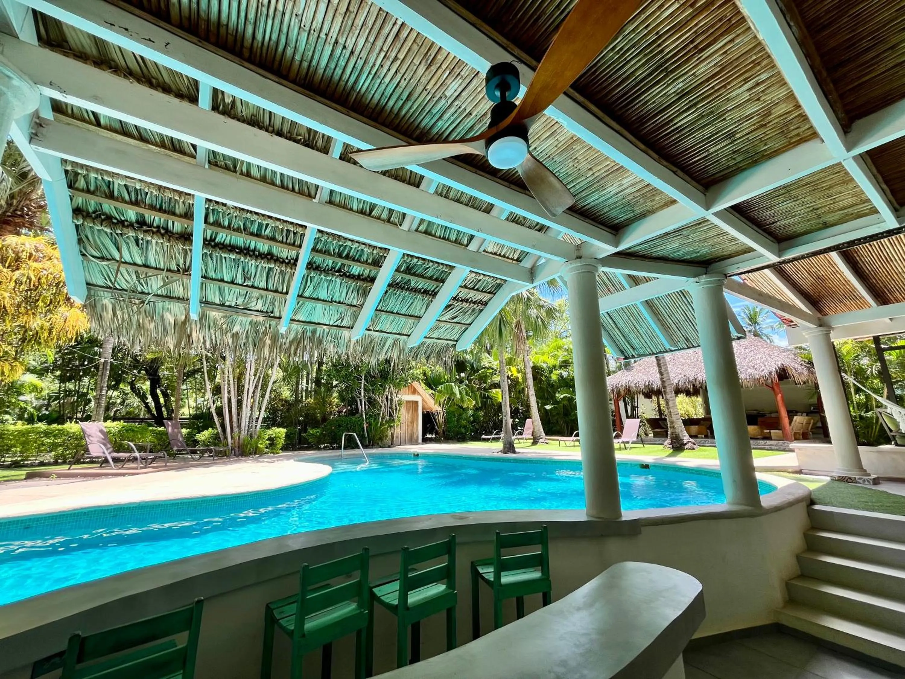 Swimming pool in Hotel El Manglar y Cantarana