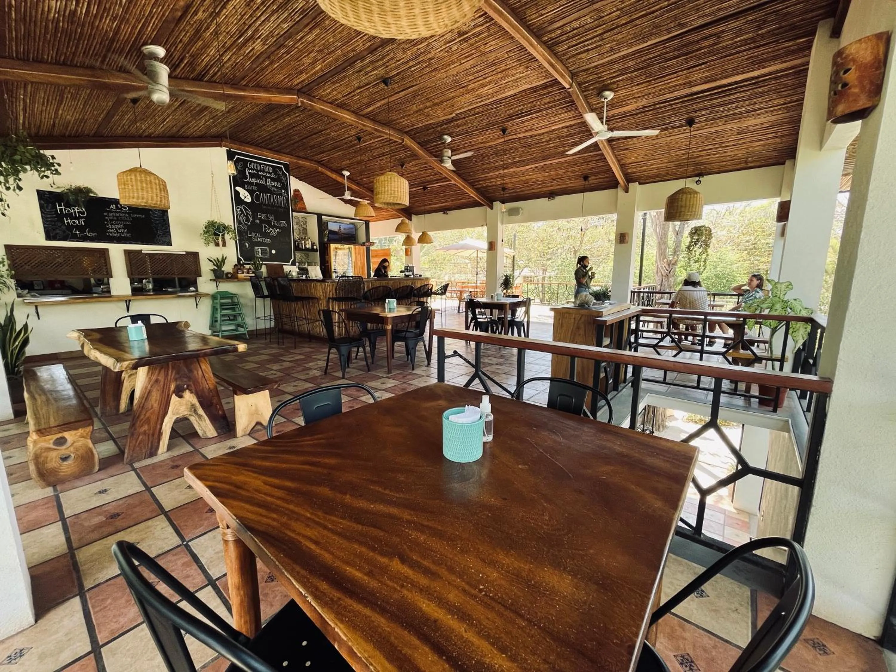 Restaurant/places to eat in Hotel El Manglar y Cantarana