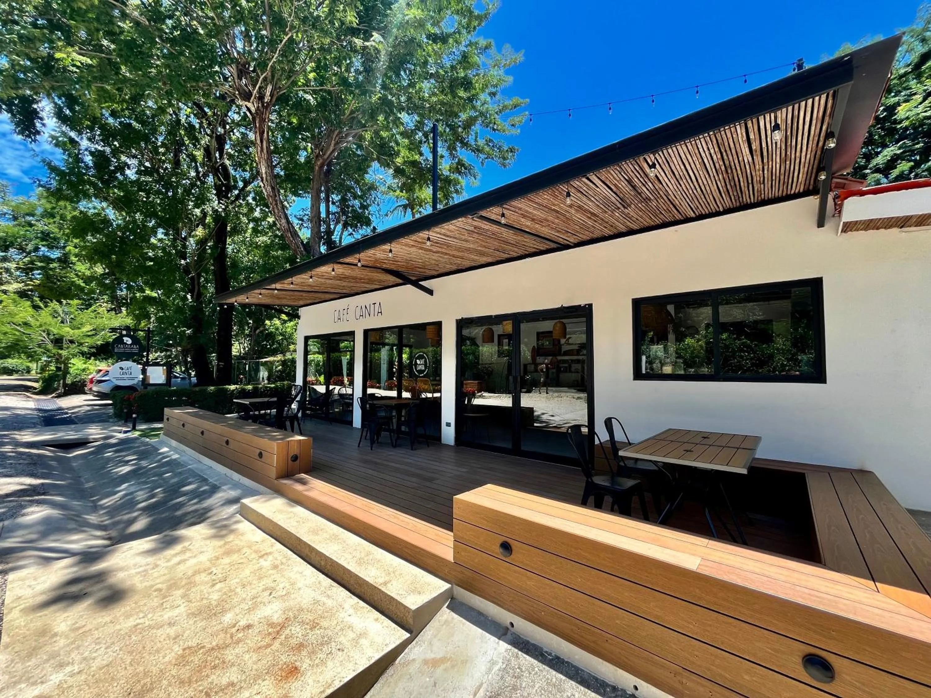 Property building in Hotel El Manglar y Cantarana