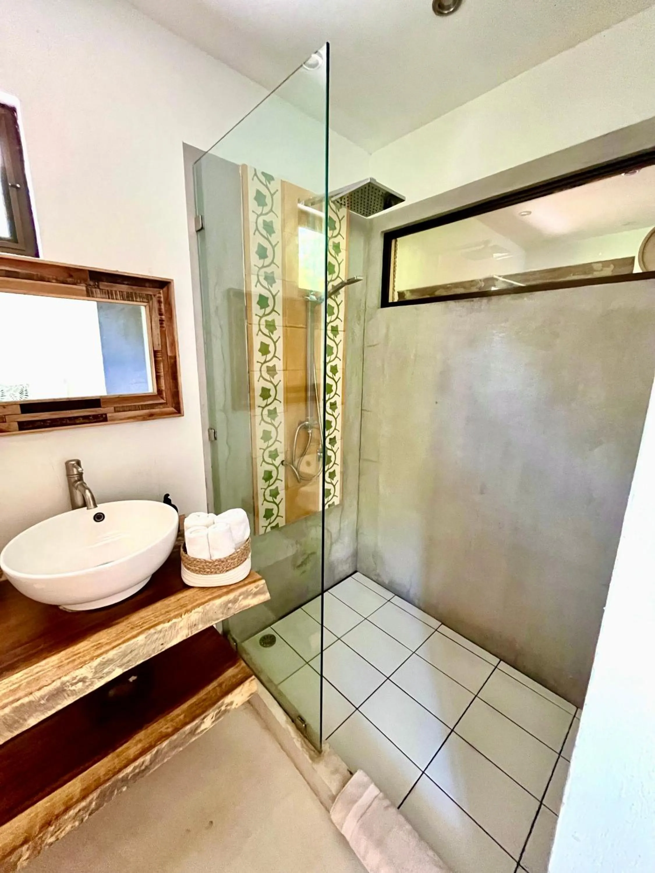 Bathroom in Hotel El Manglar y Cantarana