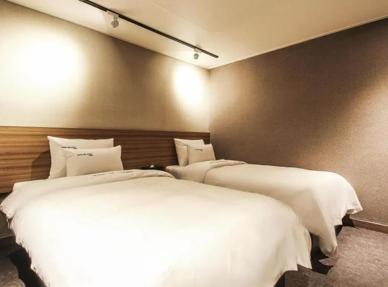 Bed in Gangnam Blanc