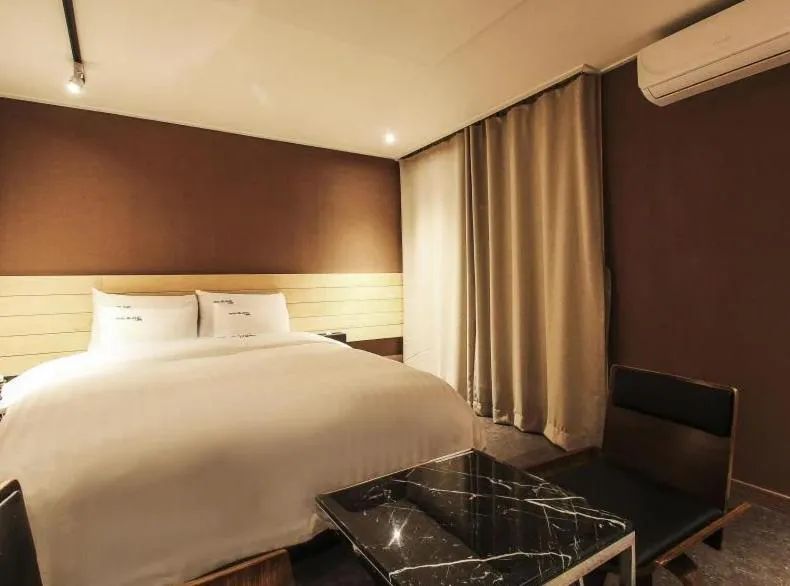 Bed in Gangnam Blanc