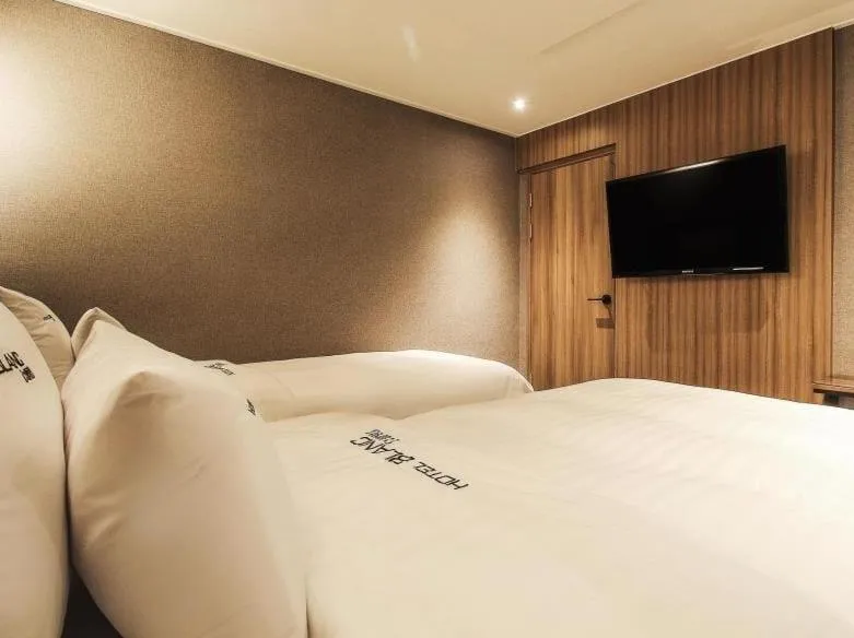 Bed in Gangnam Blanc